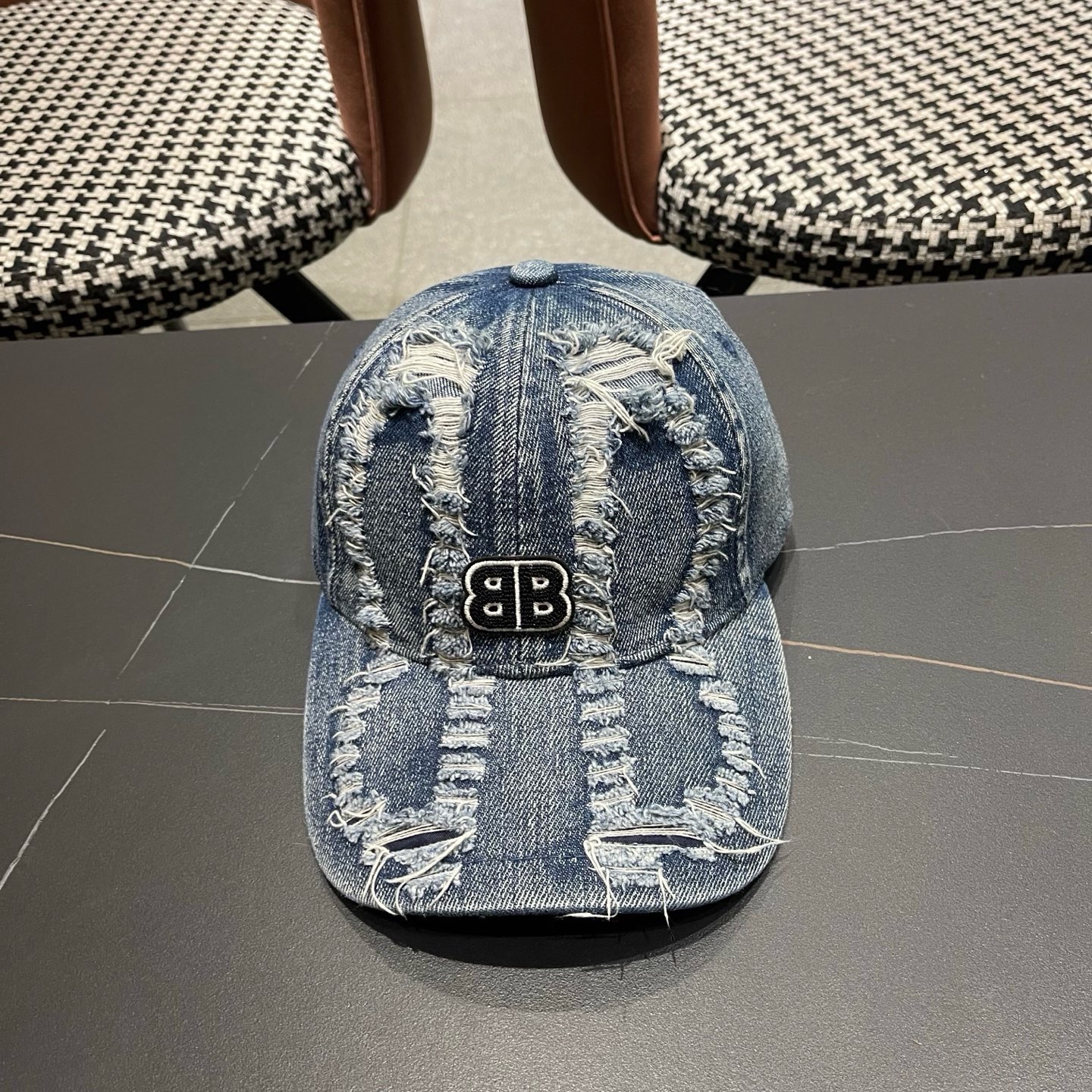 BALENCIAGA巴黎世家新款洗水牛仔棒球帽，很酷的色系，男女佩戴都有不同style，巴黎粉必入款！