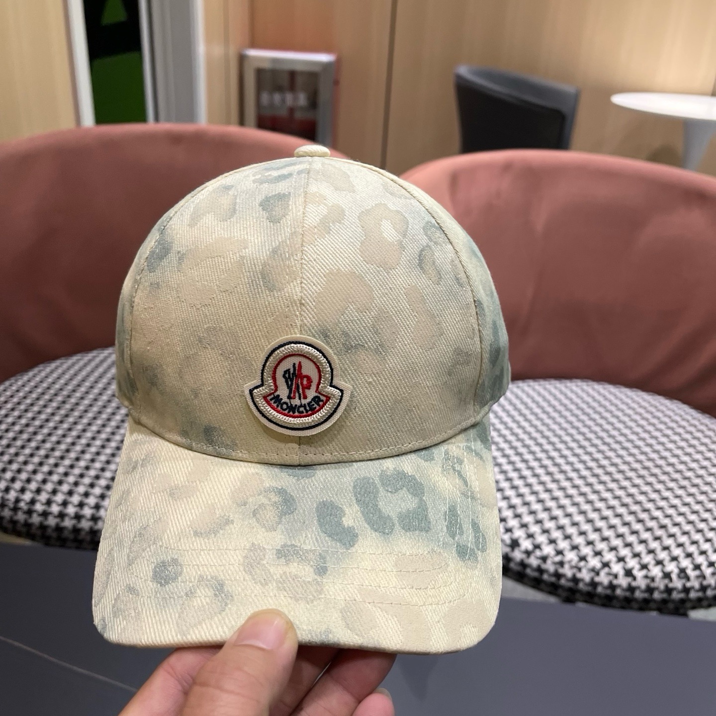 MONCLER（蒙口）美式复古涂鸦棒球帽子女新款大头围户外遮阳硬顶鸭舌帽男士