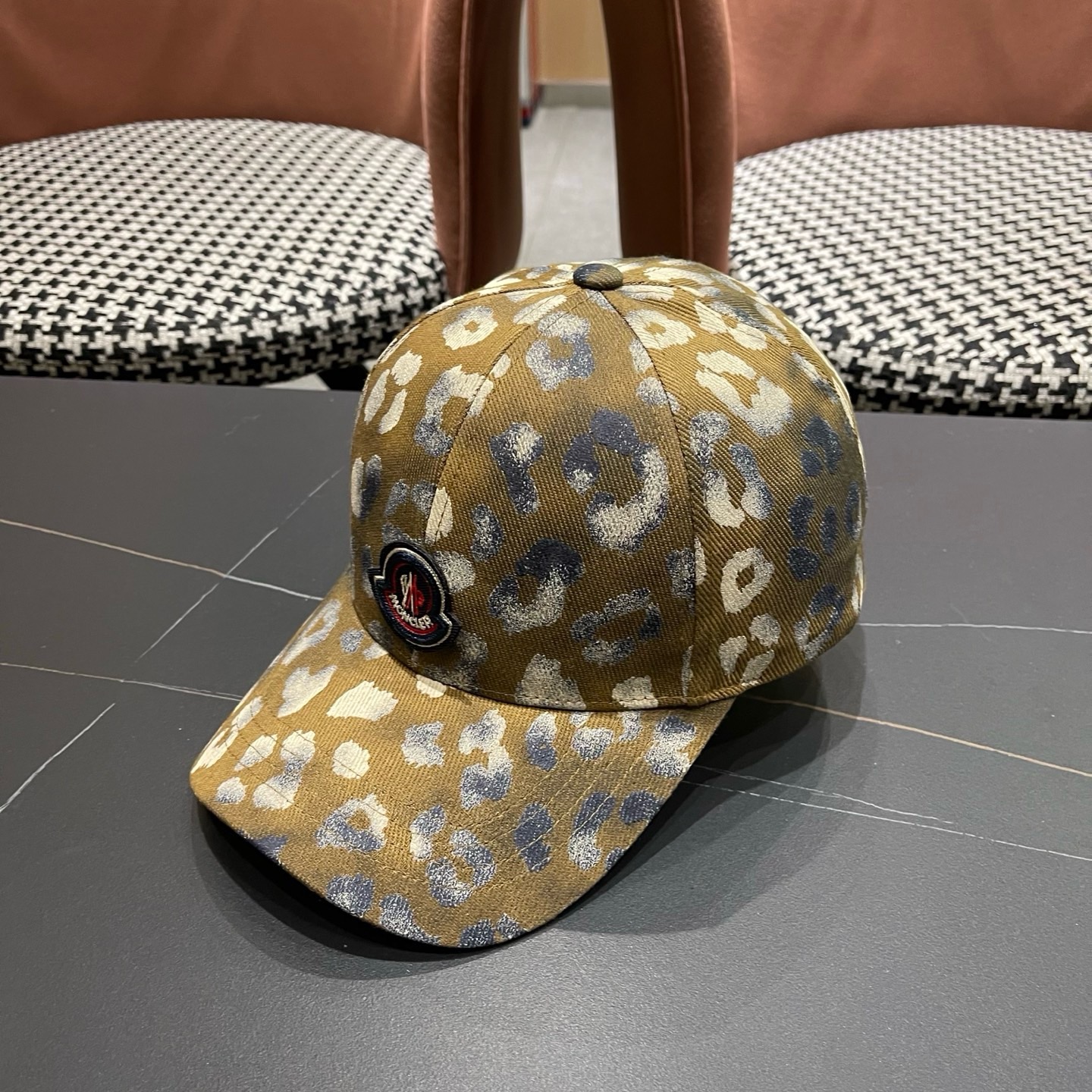 MONCLER（蒙口）美式复古涂鸦棒球帽子女新款大头围户外遮阳硬顶鸭舌帽男士