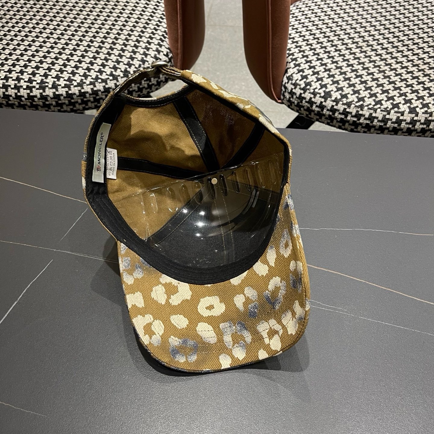 MONCLER（蒙口）美式复古涂鸦棒球帽子女新款大头围户外遮阳硬顶鸭舌帽男士