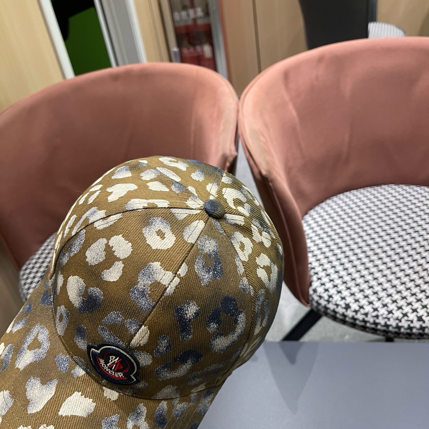 MONCLER（蒙口）美式复古涂鸦棒球帽子女新款大头围户外遮阳硬顶鸭舌帽男士