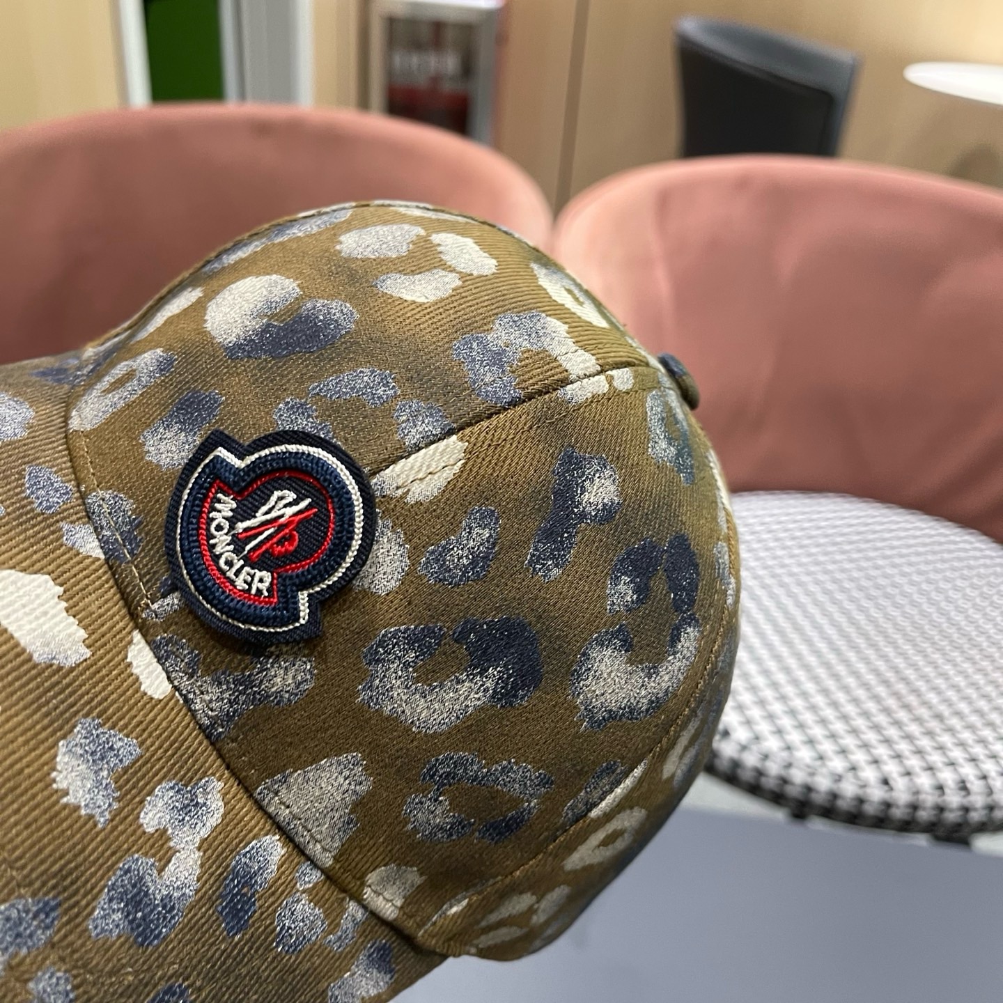 MONCLER（蒙口）美式复古涂鸦棒球帽子女新款大头围户外遮阳硬顶鸭舌帽男士