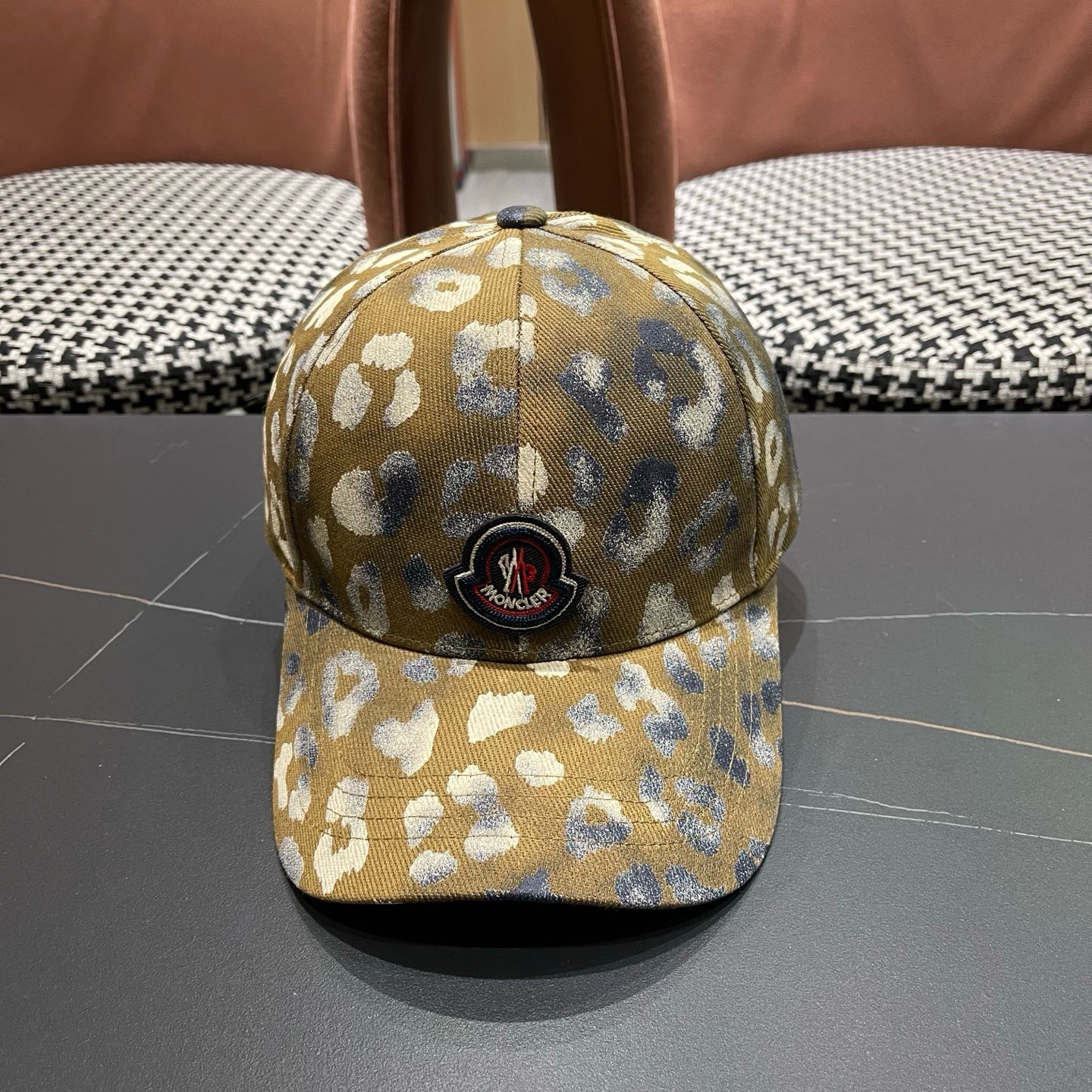 MONCLER（蒙口）美式复古涂鸦棒球帽子女新款大头围户外遮阳硬顶鸭舌帽男士