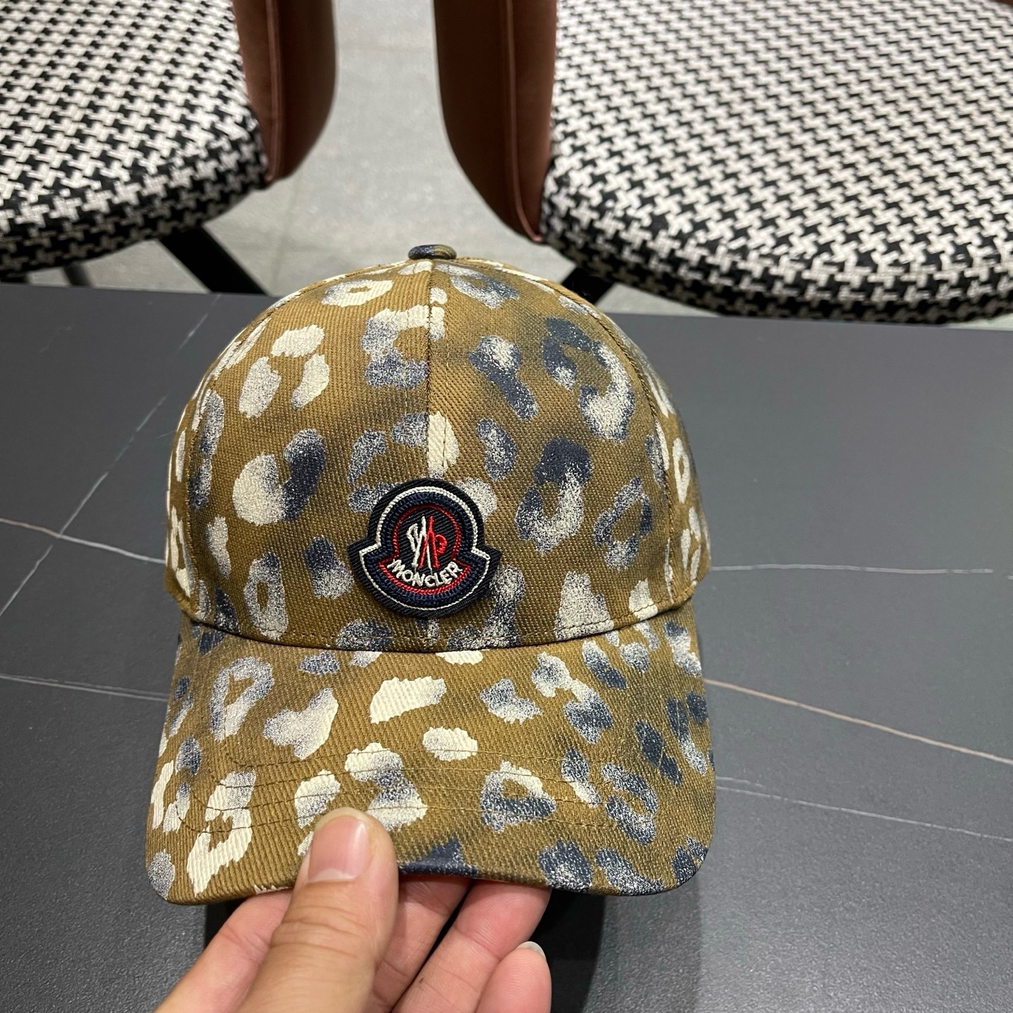 MONCLER（蒙口）美式复古涂鸦棒球帽子女新款大头围户外遮阳硬顶鸭舌帽男士