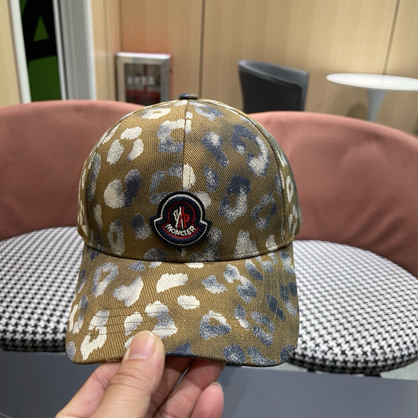 MONCLER（蒙口）美式复古涂鸦棒球帽子女新款大头围户外遮阳硬顶鸭舌帽男士