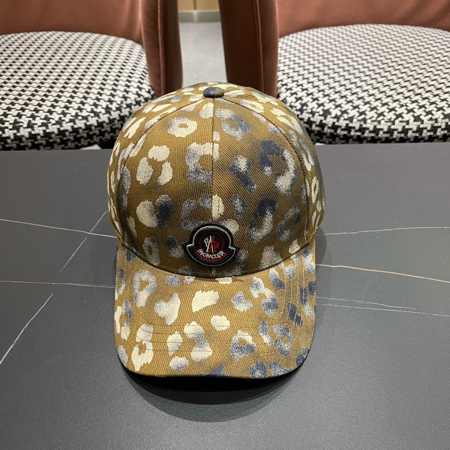 MONCLER（蒙口）美式复古涂鸦棒球帽子女新款大头围户外遮阳硬顶鸭舌帽男士