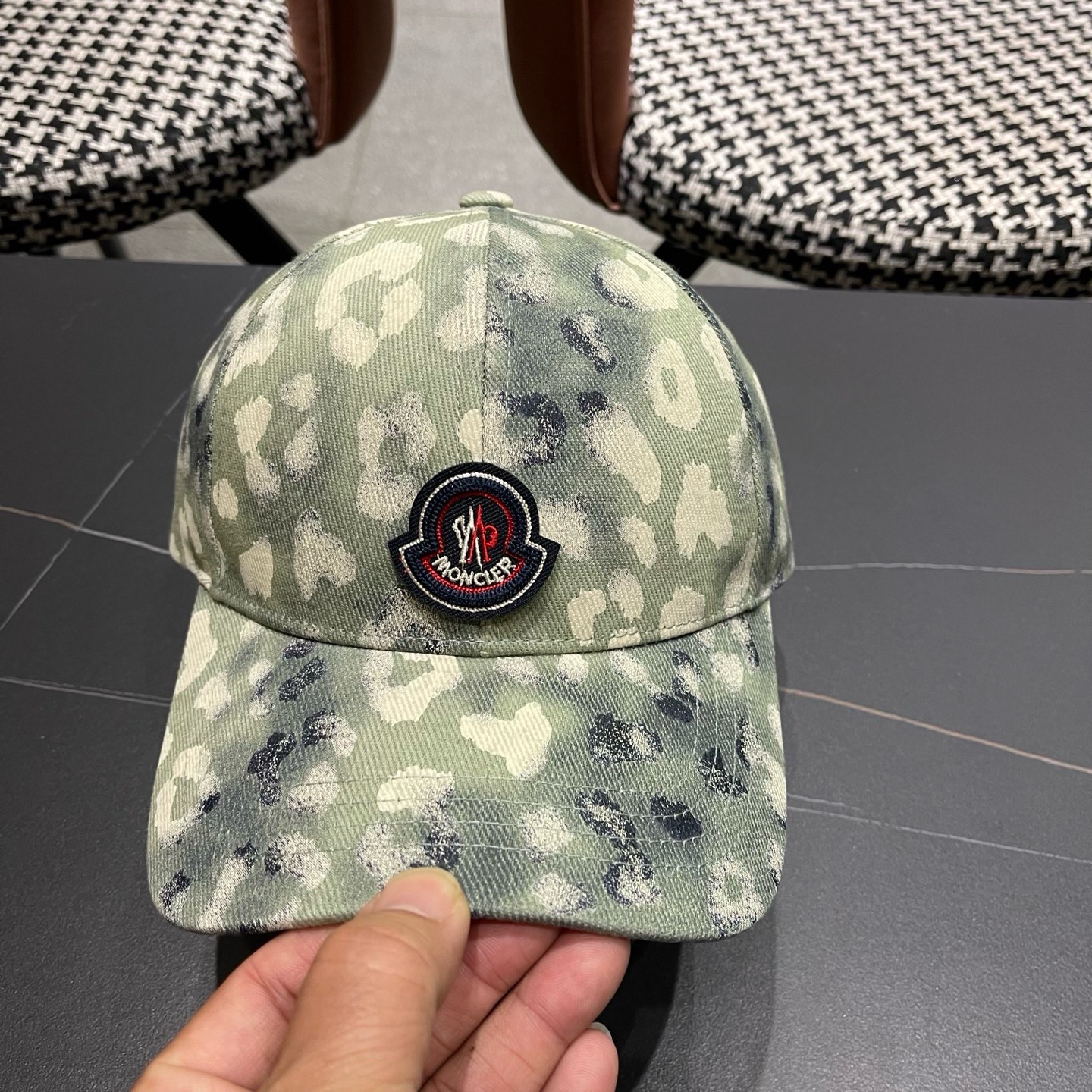 MONCLER（蒙口）美式复古涂鸦棒球帽子女新款大头围户外遮阳硬顶鸭舌帽男士