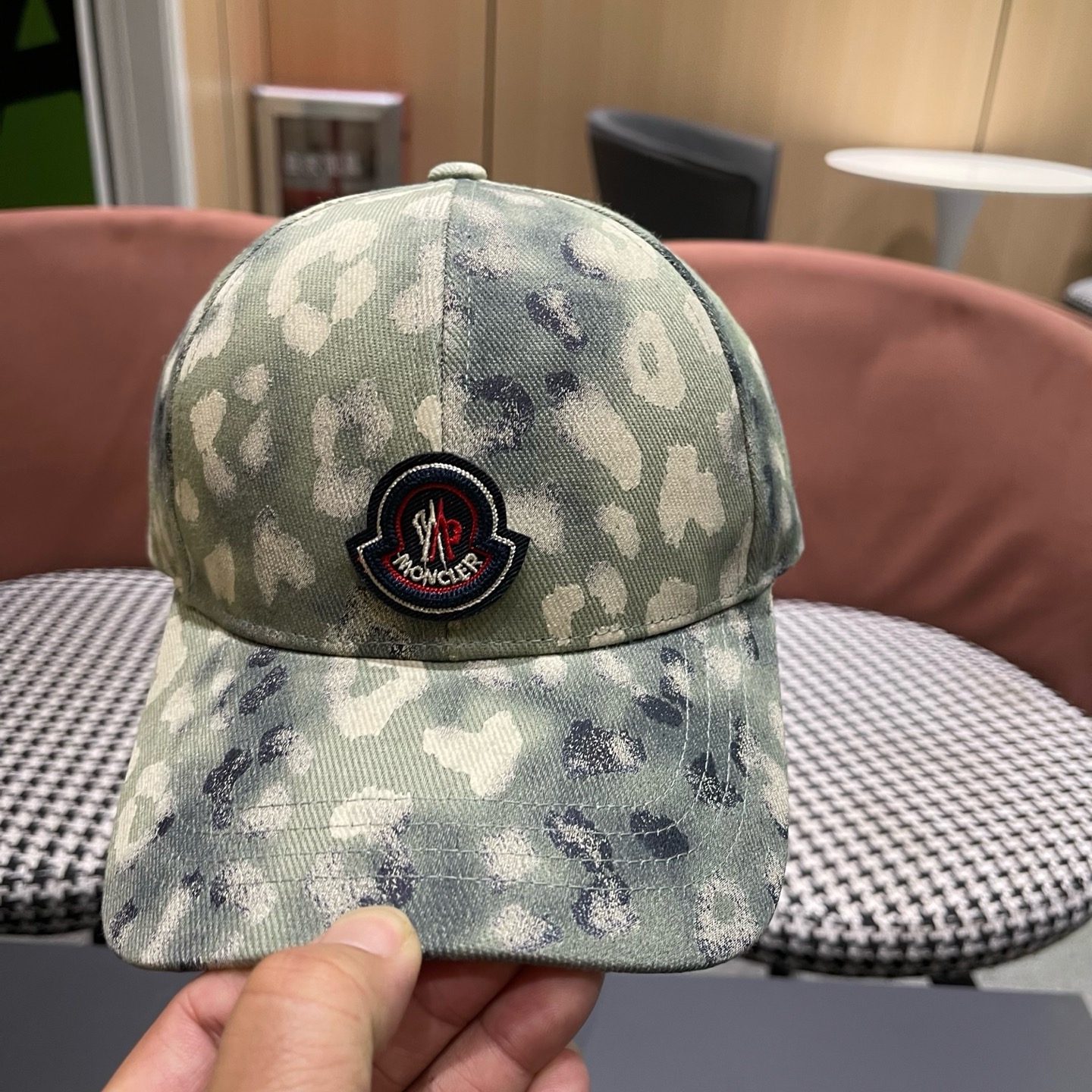 MONCLER（蒙口）美式复古涂鸦棒球帽子女新款大头围户外遮阳硬顶鸭舌帽男士