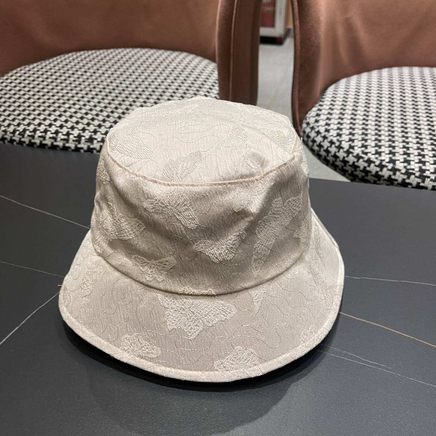 Dior(迪奥)新款渔夫帽， 精致純也格调很有感觉，很酷很时尚，质量超赞