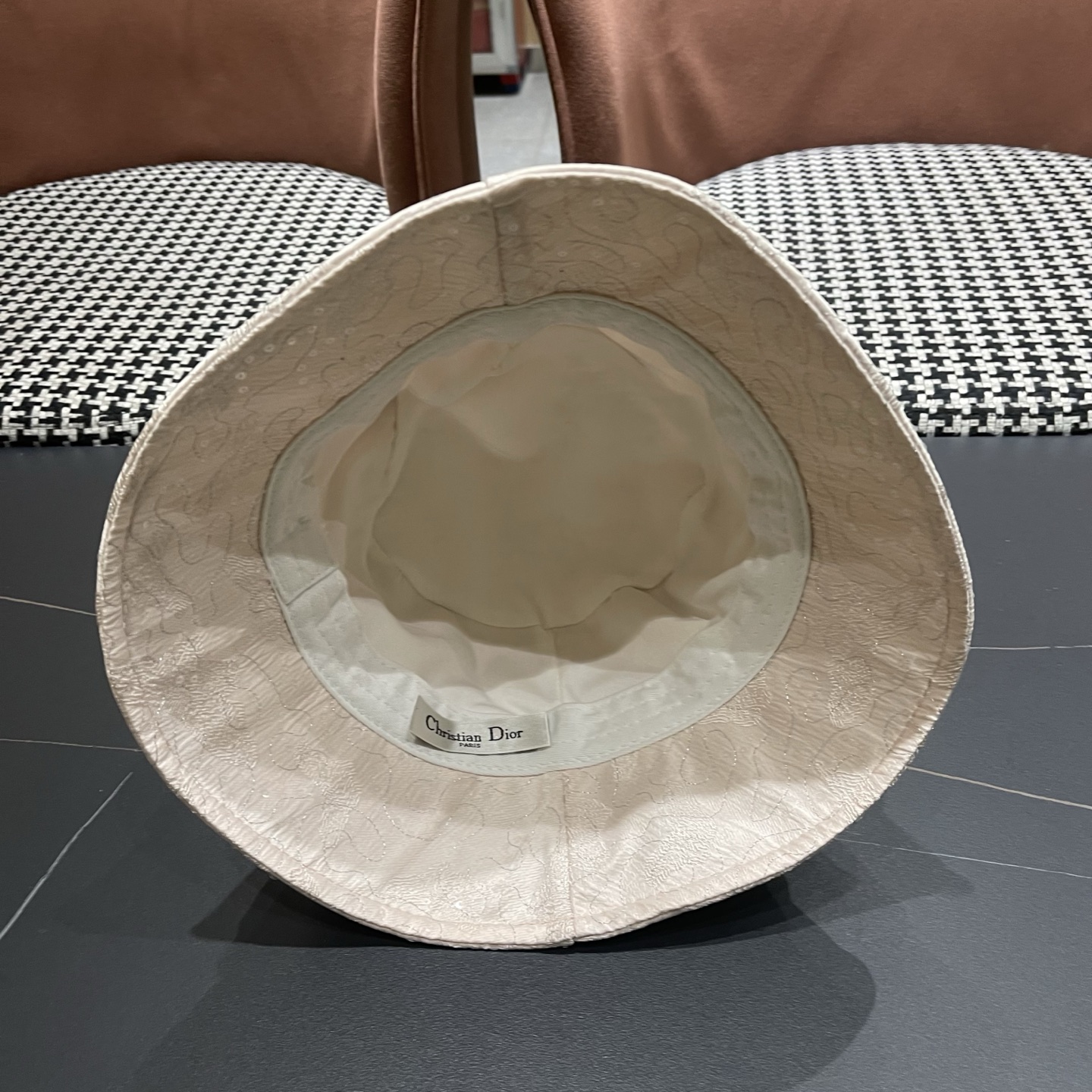 Dior(迪奥)新款渔夫帽， 精致純也格调很有感觉，很酷很时尚，质量超赞