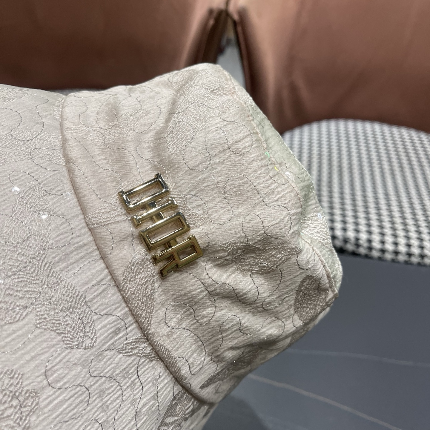 Dior(迪奥)新款渔夫帽， 精致純也格调很有感觉，很酷很时尚，质量超赞