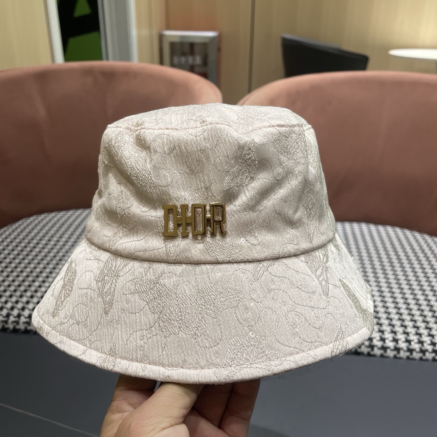 Dior(迪奥)新款渔夫帽， 精致純也格调很有感觉，很酷很时尚，质量超赞