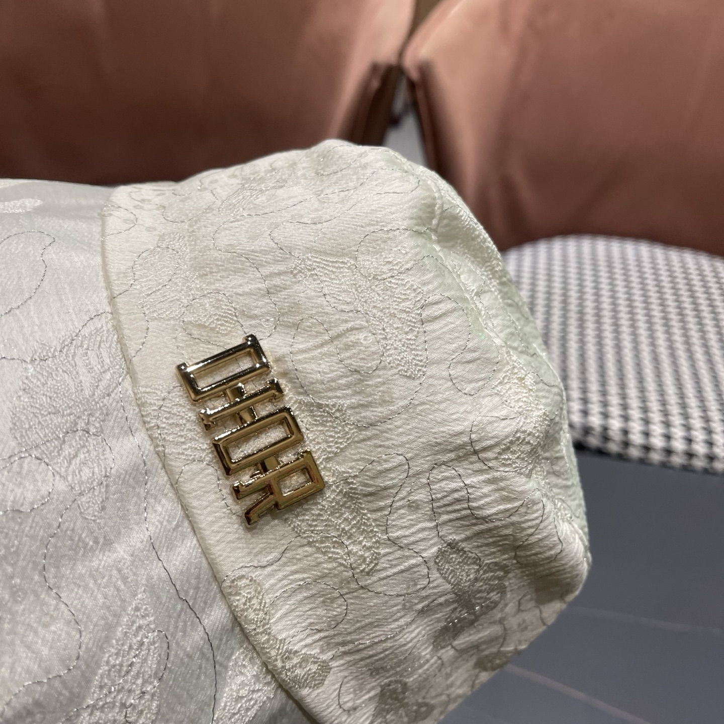 Dior(迪奥)新款渔夫帽， 精致純也格调很有感觉，很酷很时尚，质量超赞