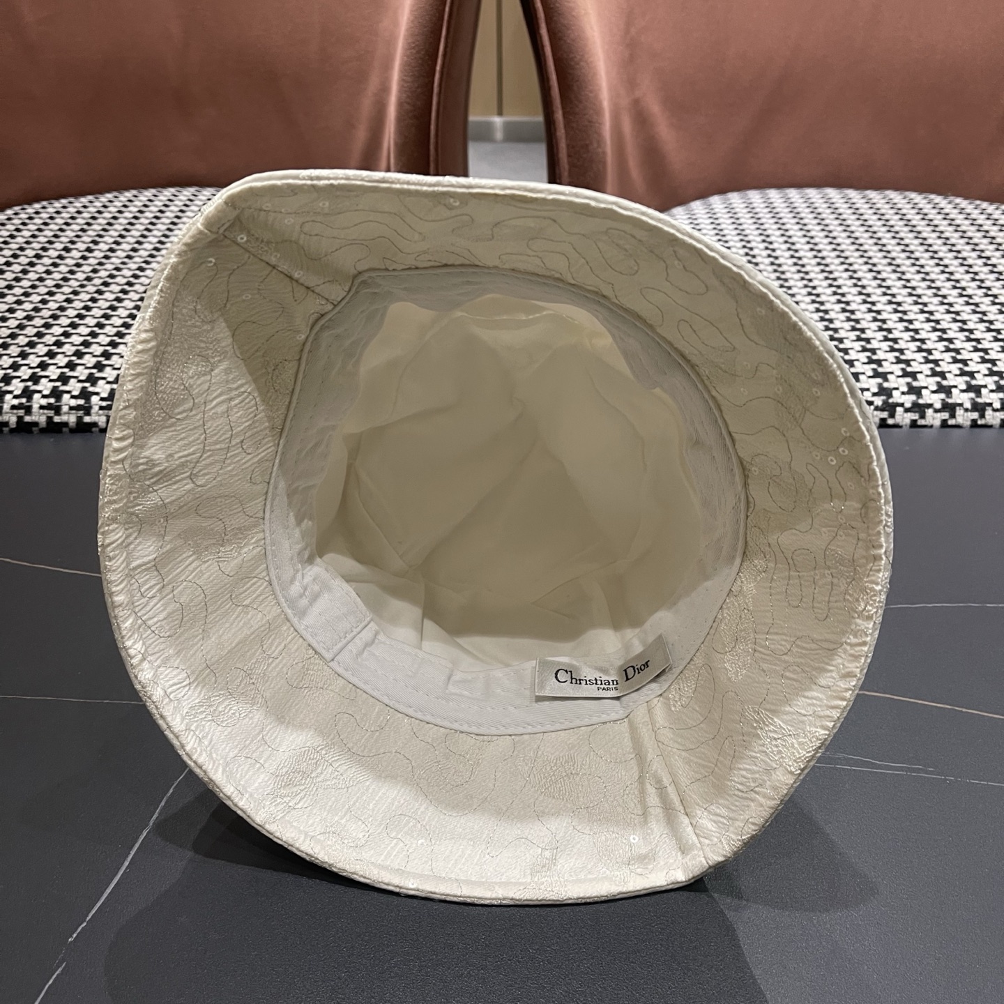 Dior(迪奥)新款渔夫帽， 精致純也格调很有感觉，很酷很时尚，质量超赞
