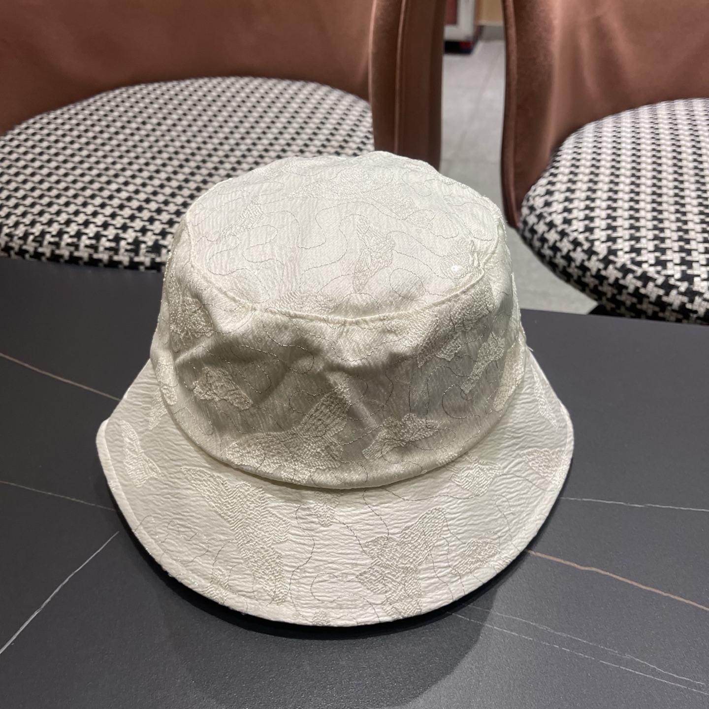 Dior(迪奥)新款渔夫帽， 精致純也格调很有感觉，很酷很时尚，质量超赞