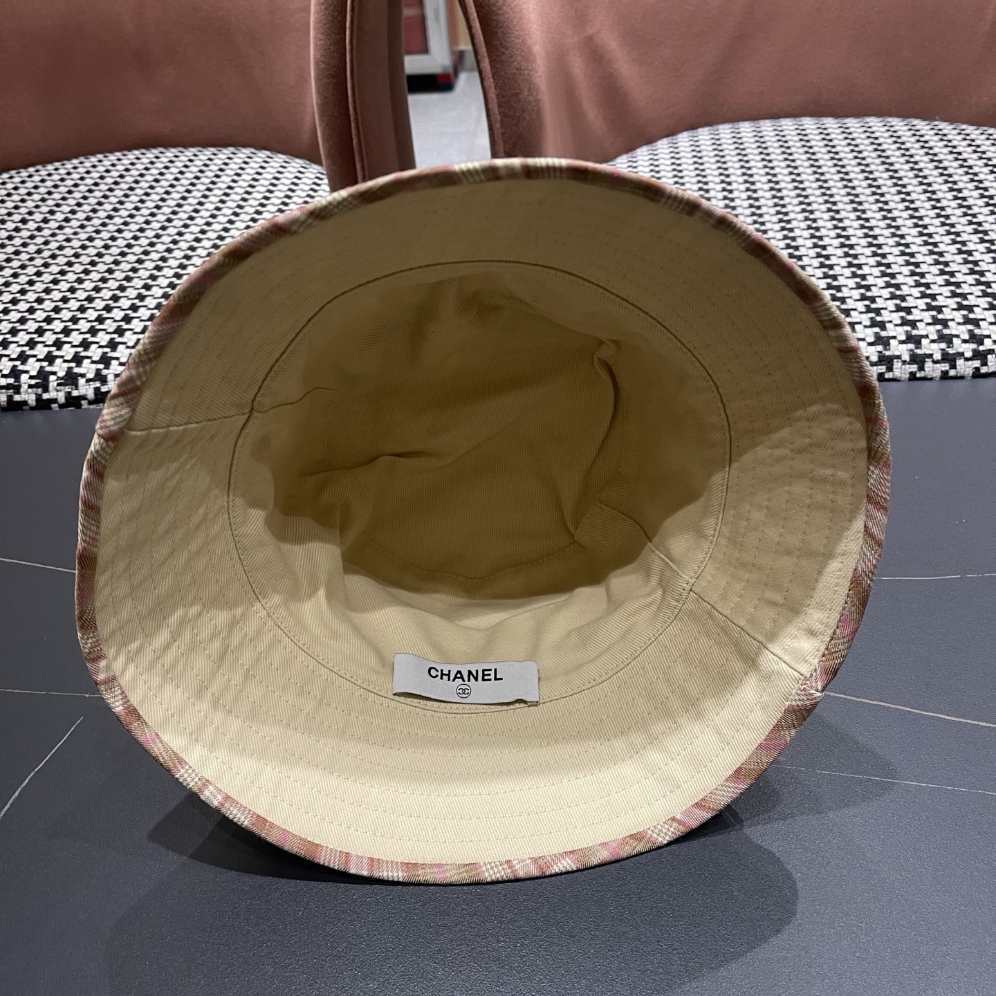 香奈儿 韩版复古格纹渔夫帽子女款春秋季户外遮脸显脸小百搭双面水桶帽盆帽潮