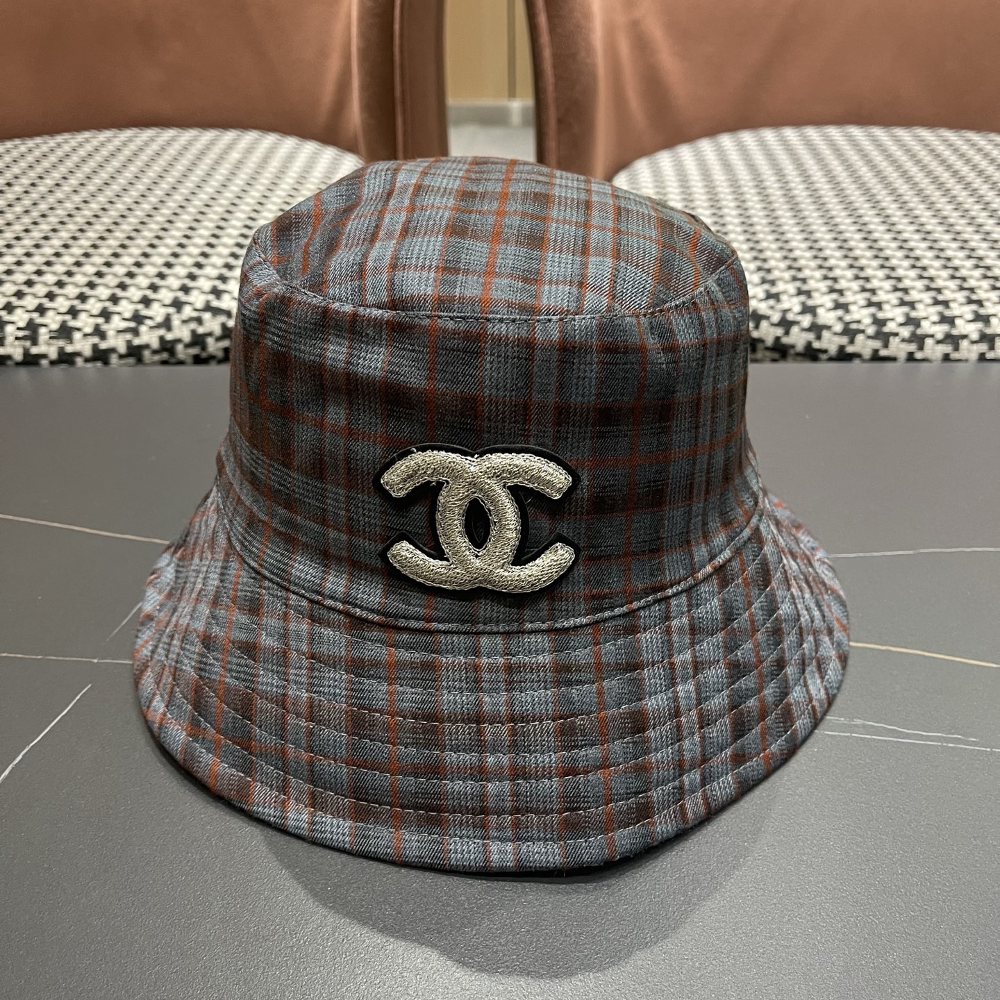 NO:704094,Chanel Korean style retro plaid fisherman hat for women, spring and autumn outdoor face covering, versatile double-sided bucket hat, basin hat, trendy hat, fisherman hat, baseball cap, knitted hat, hat, chanel, espadrilles, hats19860909香奈儿 韩版复古格纹渔夫帽子女款春秋季户 外遮脸显脸小百搭双面水桶帽盆帽潮帽子渔夫帽棒球帽针织帽,帽子,chanel,espadrilles,hats,hat