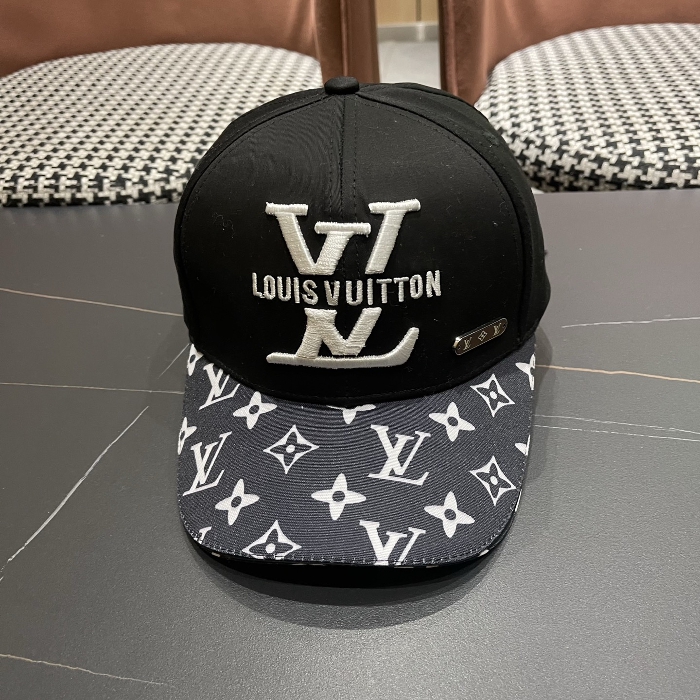 LV(路易威登)新款原单棒球帽，基础头围58，贴片可调节