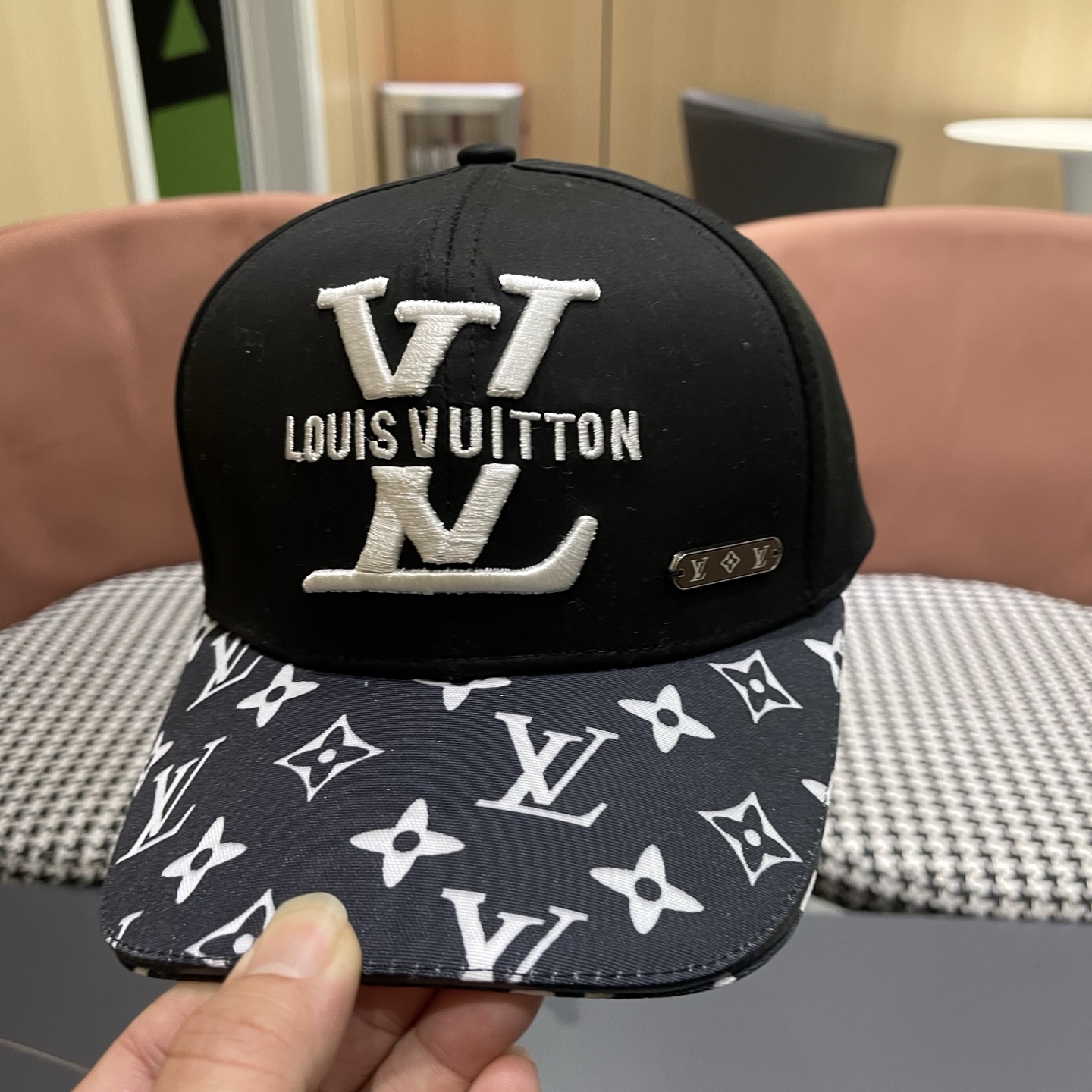 LV(路易威登)新款原单棒球帽，基础头围58，贴片可调节