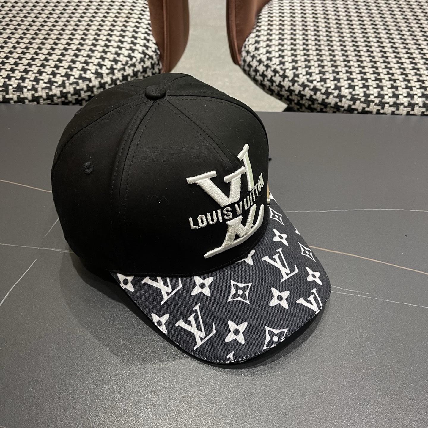 LV(路易威登)新款原单棒球帽，基础头围58，贴片可调节