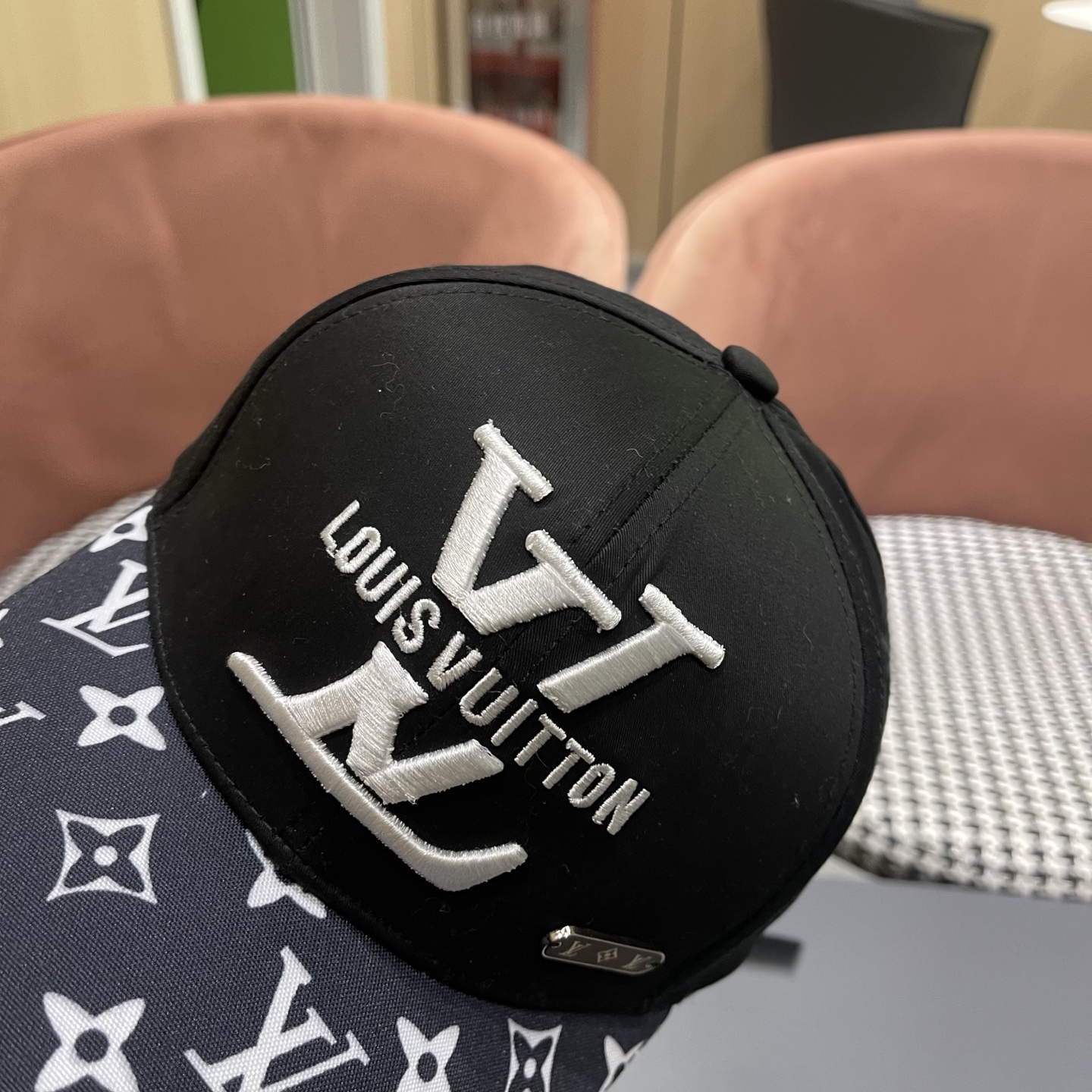 LV(路易威登)新款原单棒球帽，基础头围58，贴片可调节