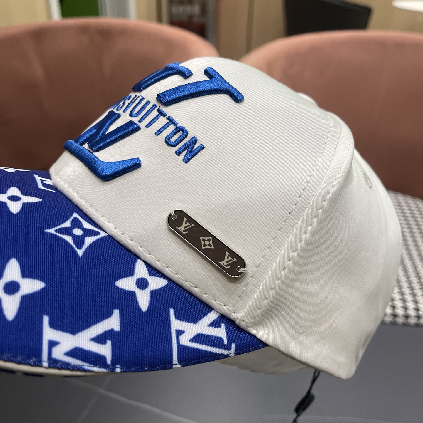 LV(路易威登)新款原单棒球帽，基础头围58，贴片可调节