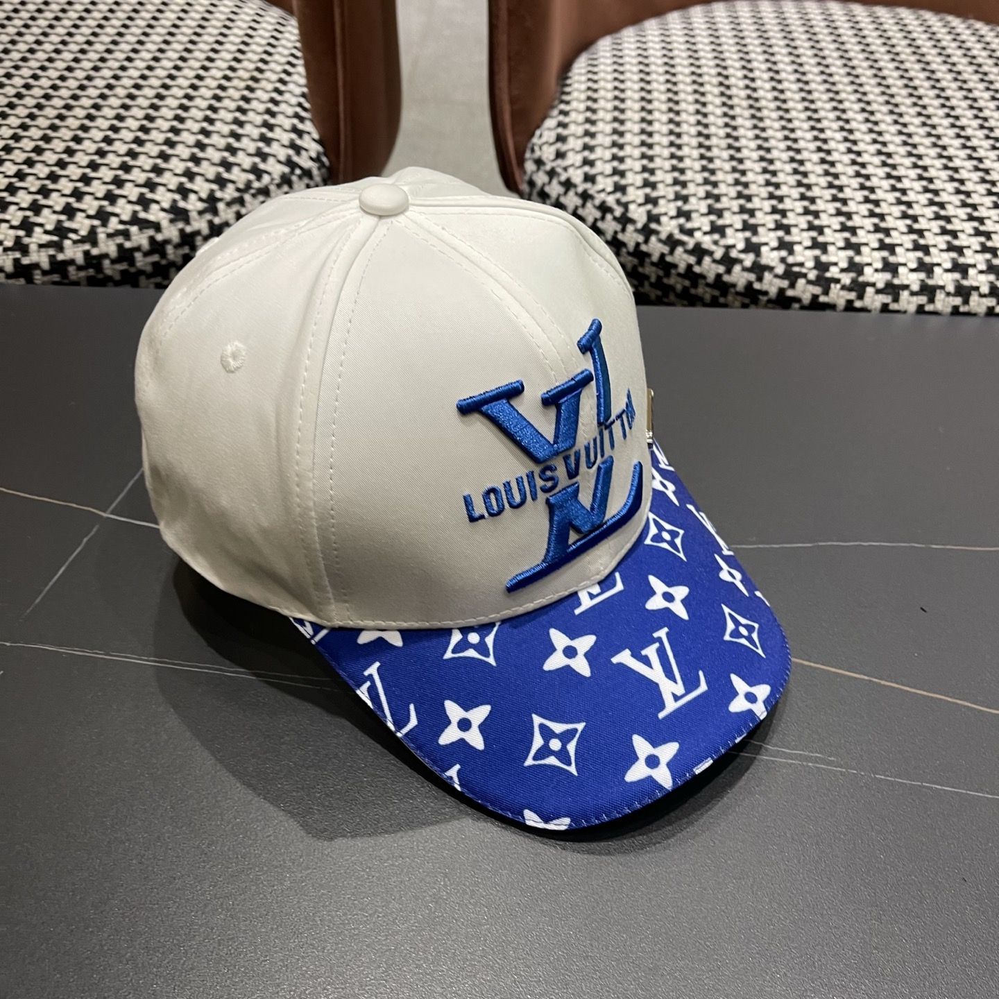 LV(路易威登)新款原单棒球帽，基础头围58，贴片可调节