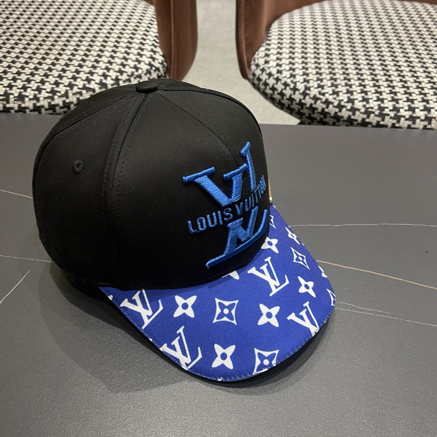 LV(路易威登)新款原单棒球帽，基础头围58，贴片可调节