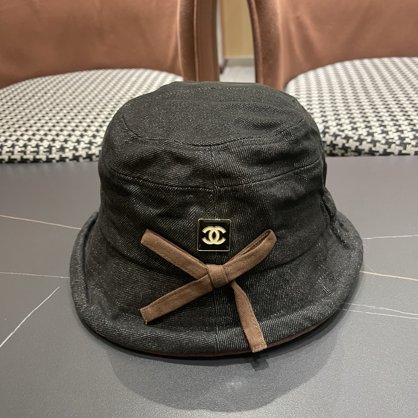 NO:704117,Chanel CHANEL spring and autumn high-quality curled bucket hat Japanese denim versatile basin hat temperament elegant bow women's hat bucket hat baseball cap knitted hat hat bucket hat baseball cap knitted hat, hat,chanel,chanel,espadrilles,hats19860909香奈儿CHANEL春秋款高品质卷边渔夫帽日系牛仔布百搭盆帽气质优雅蝴蝶结女帽子渔夫帽棒球帽针织帽帽子渔夫帽棒球帽针织帽,帽子,chanel,chanel,espadrilles,hats,hat