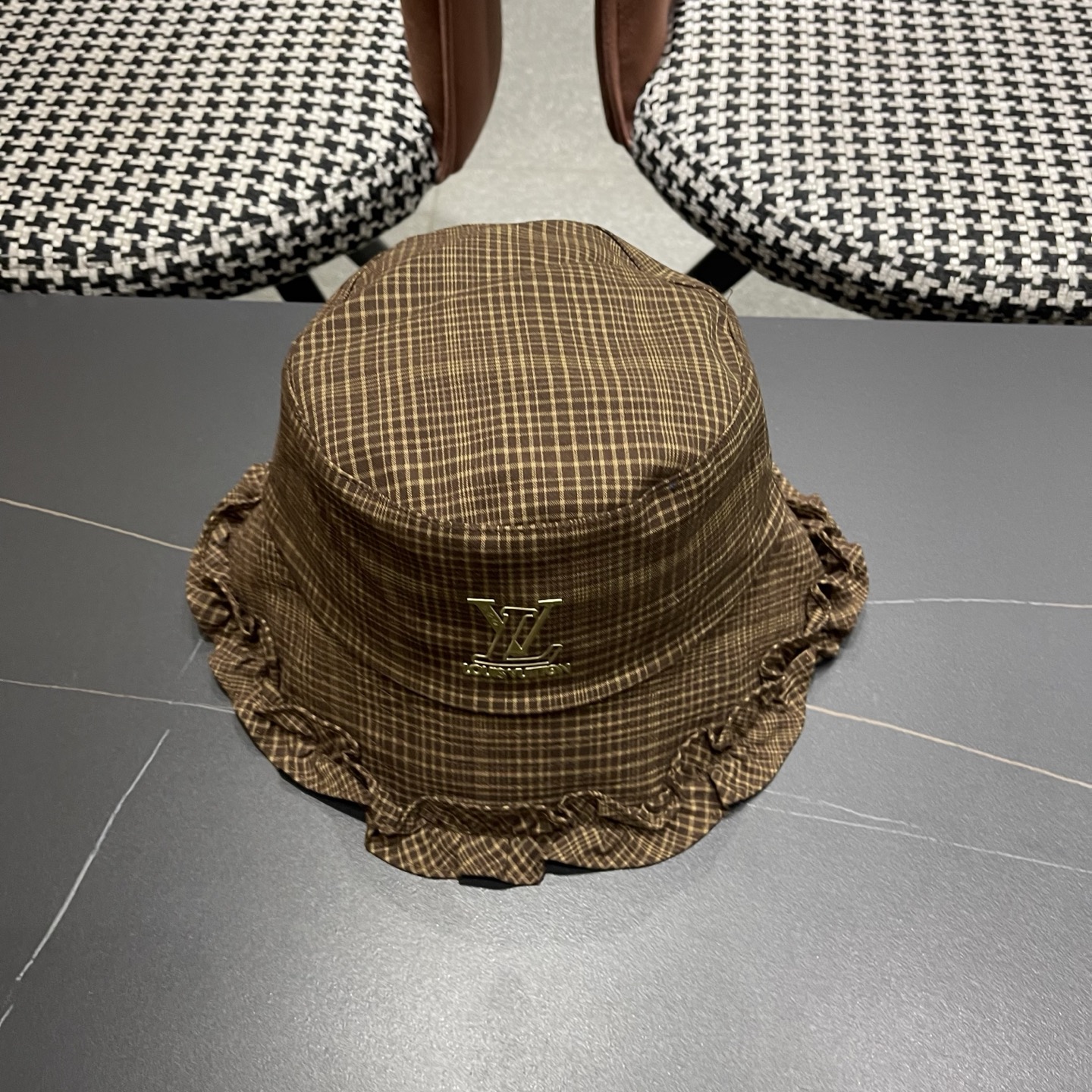 Lv路易威登 品脸小吸睛百搭英伦格子棉复古休闲厚秋女式木耳边盆渔夫帽