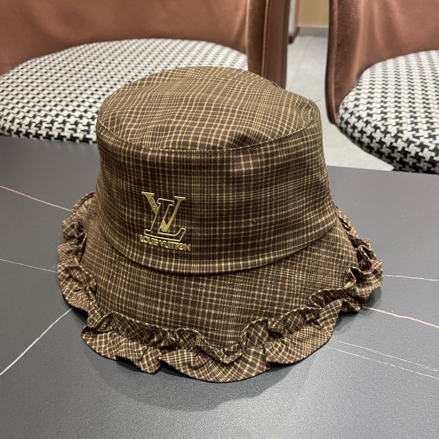 Lv路易威登 品脸小吸睛百搭英伦格子棉复古休闲厚秋女式木耳边盆渔夫帽