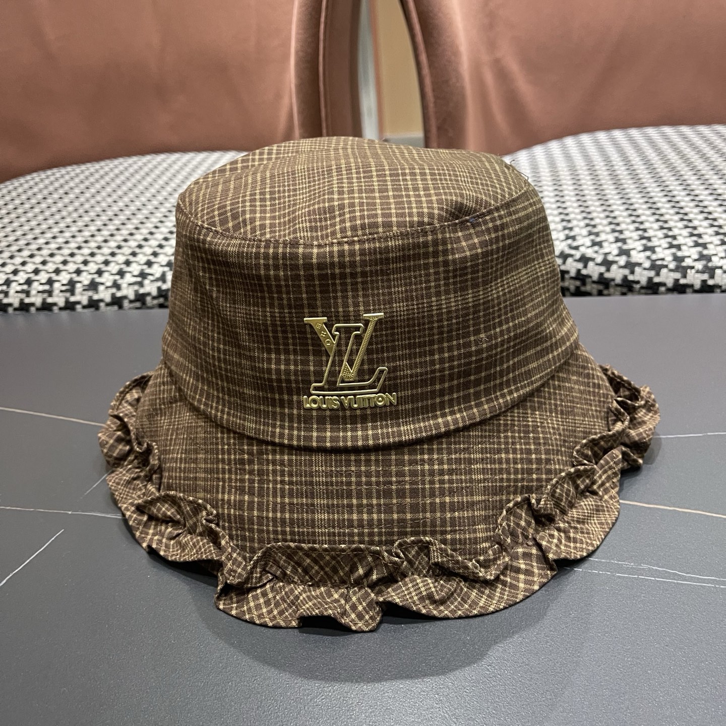 Lv路易威登 品脸小吸睛百搭英伦格子棉复古休闲厚秋女式木耳边盆渔夫帽