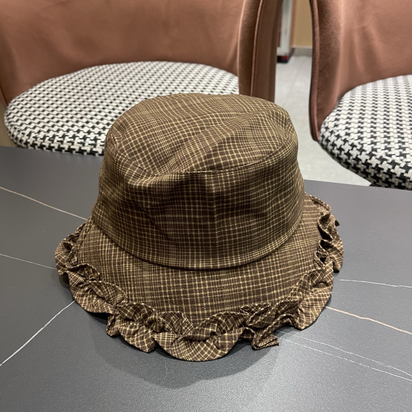 Lv路易威登 品脸小吸睛百搭英伦格子棉复古休闲厚秋女式木耳边盆渔夫帽