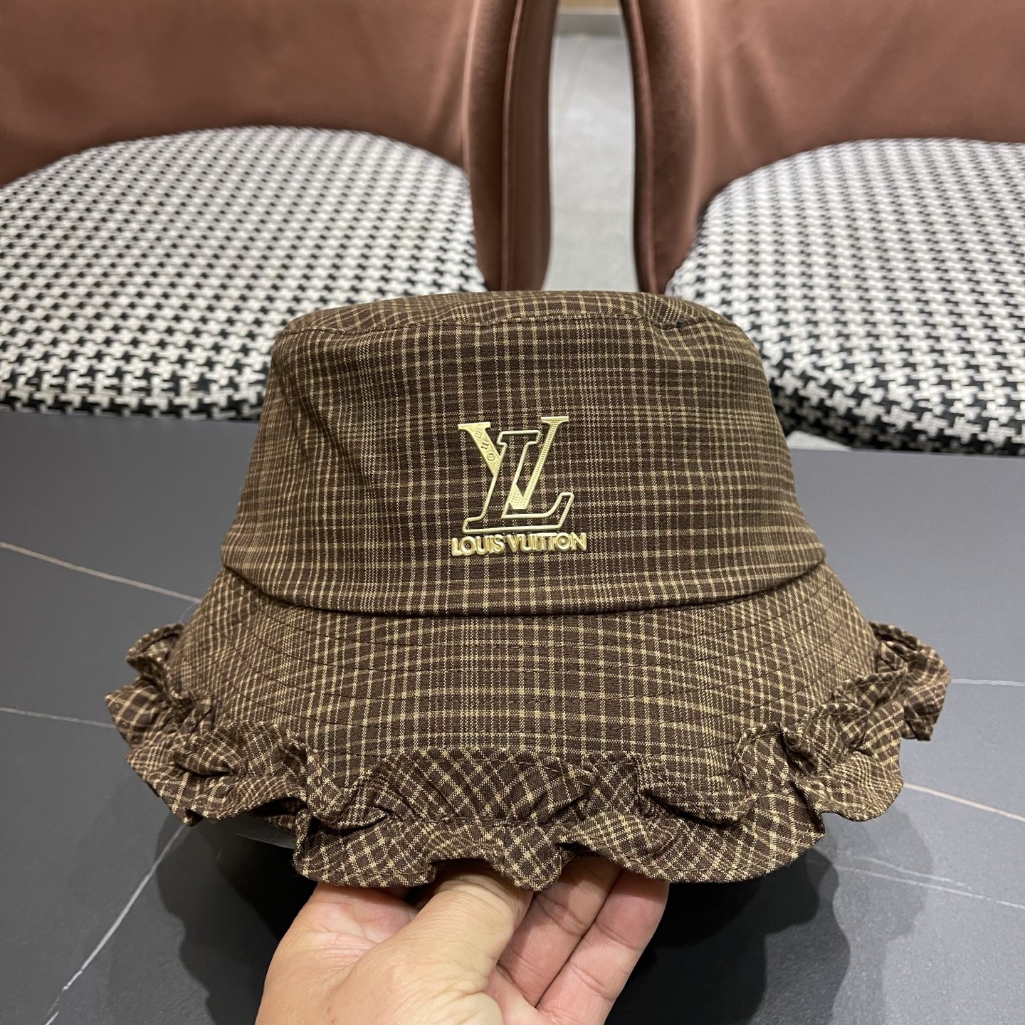 Lv路易威登 品脸小吸睛百搭英伦格子棉复古休闲厚秋女式木耳边盆渔夫帽