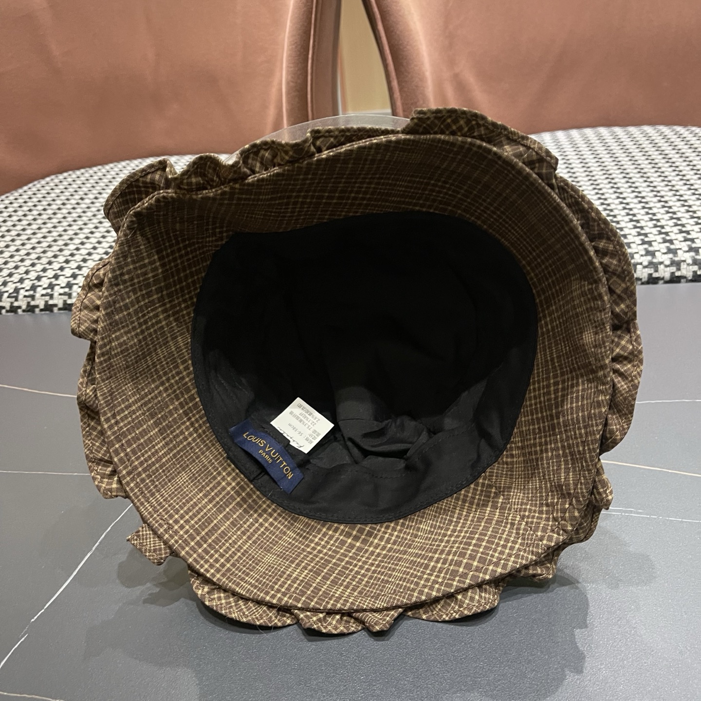 Lv路易威登 品脸小吸睛百搭英伦格子棉复古休闲厚秋女式木耳边盆渔夫帽