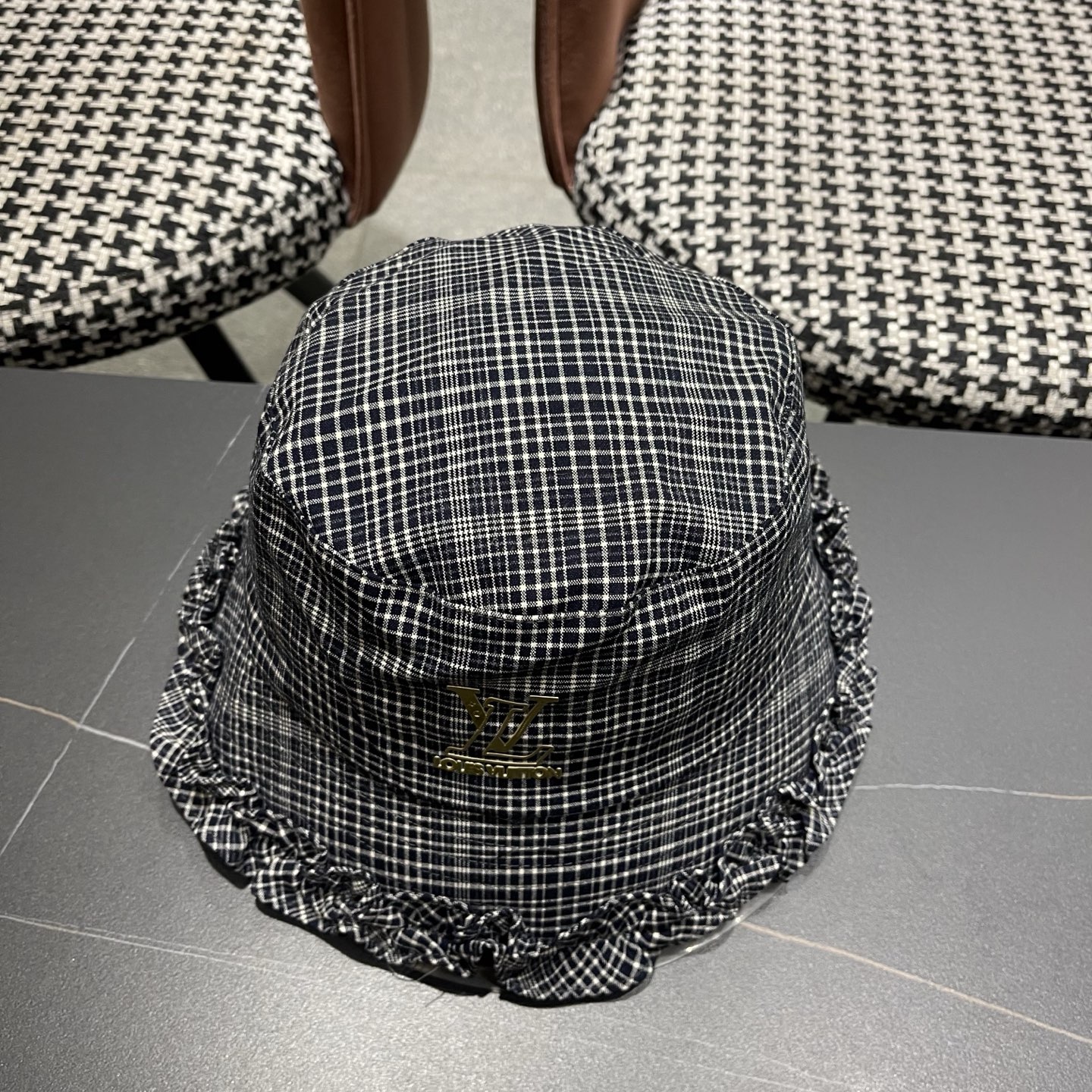 Lv路易威登 品脸小吸睛百搭英伦格子棉复古休闲厚秋女式木耳边盆渔夫帽