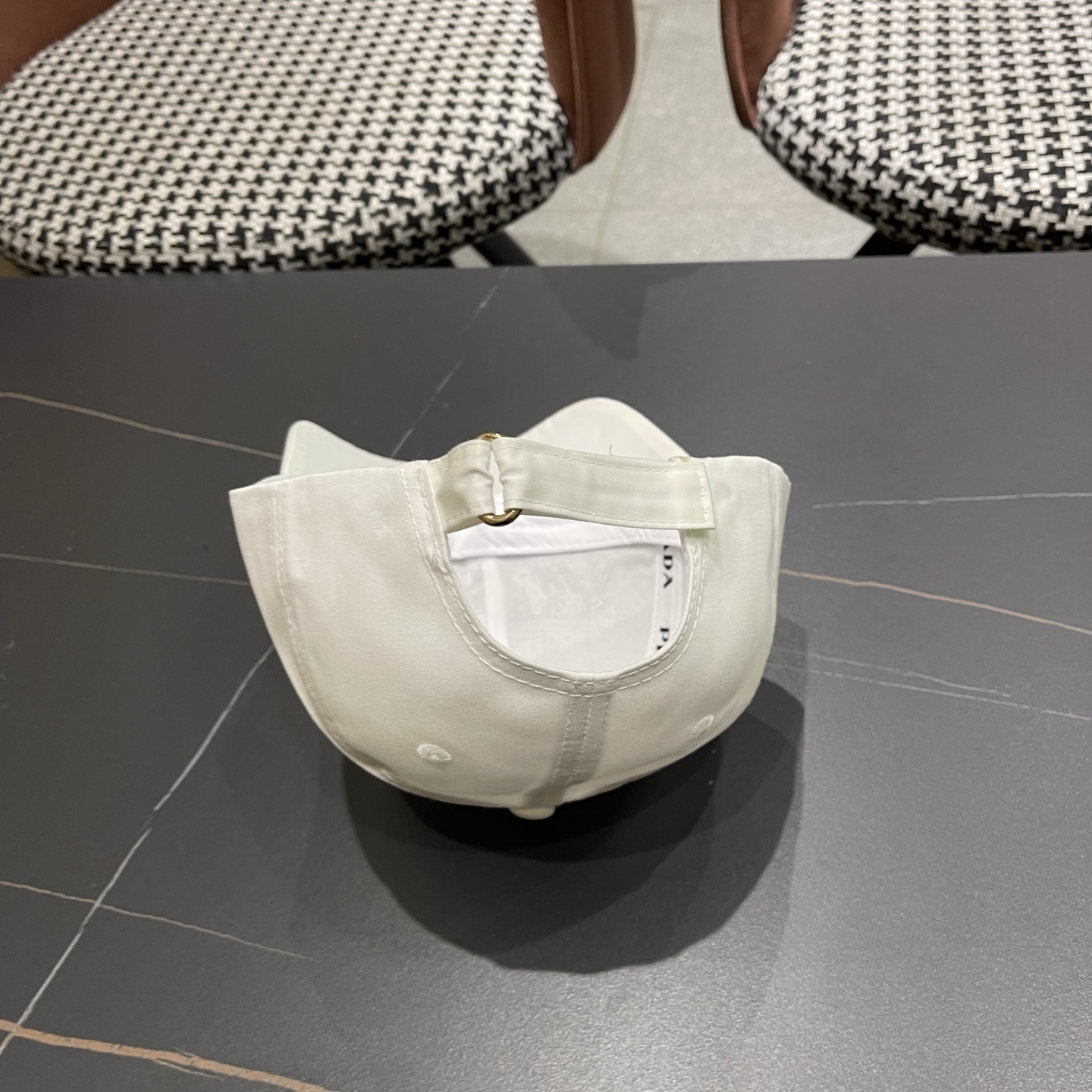 普拉达 Prada🆕新款个性棒球帽，高品质透气性巨佳，四季佩戴款高颜值时尚单品！男女同款