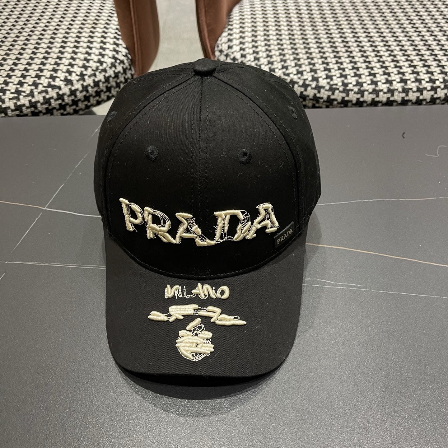 NO:704120,Prada Prada's new personalized baseball cap, high quality and extremely breathable, suitable for all seasons, a high-looking fashion item!  Hat bucket hat baseball cap knitted hat hat bucket hat baseball cap knitted hat, hat, prada, prada, espadrilles, hats19860909普拉达 Prada新款个性棒球帽,高品质透气性巨佳,四季佩戴款 高颜值时尚单品！帽子渔夫帽棒球帽针织帽帽子渔夫帽棒球帽针织帽,帽子,prada,prada,espadrilles,hats,hat