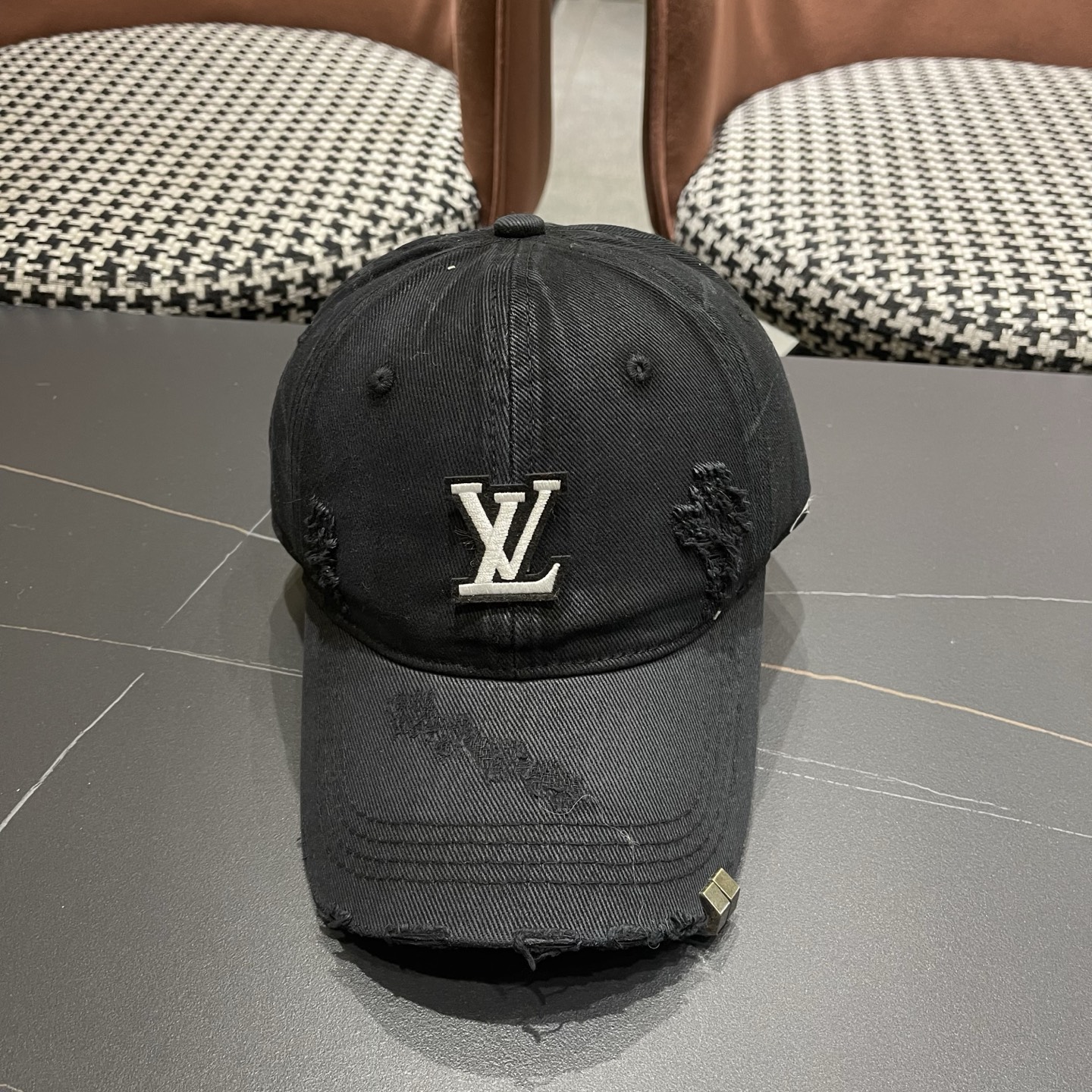 L V 路易威登 春夏新品棒球帽，logo经典简约，破洞时尚休闲设计 跑量新品