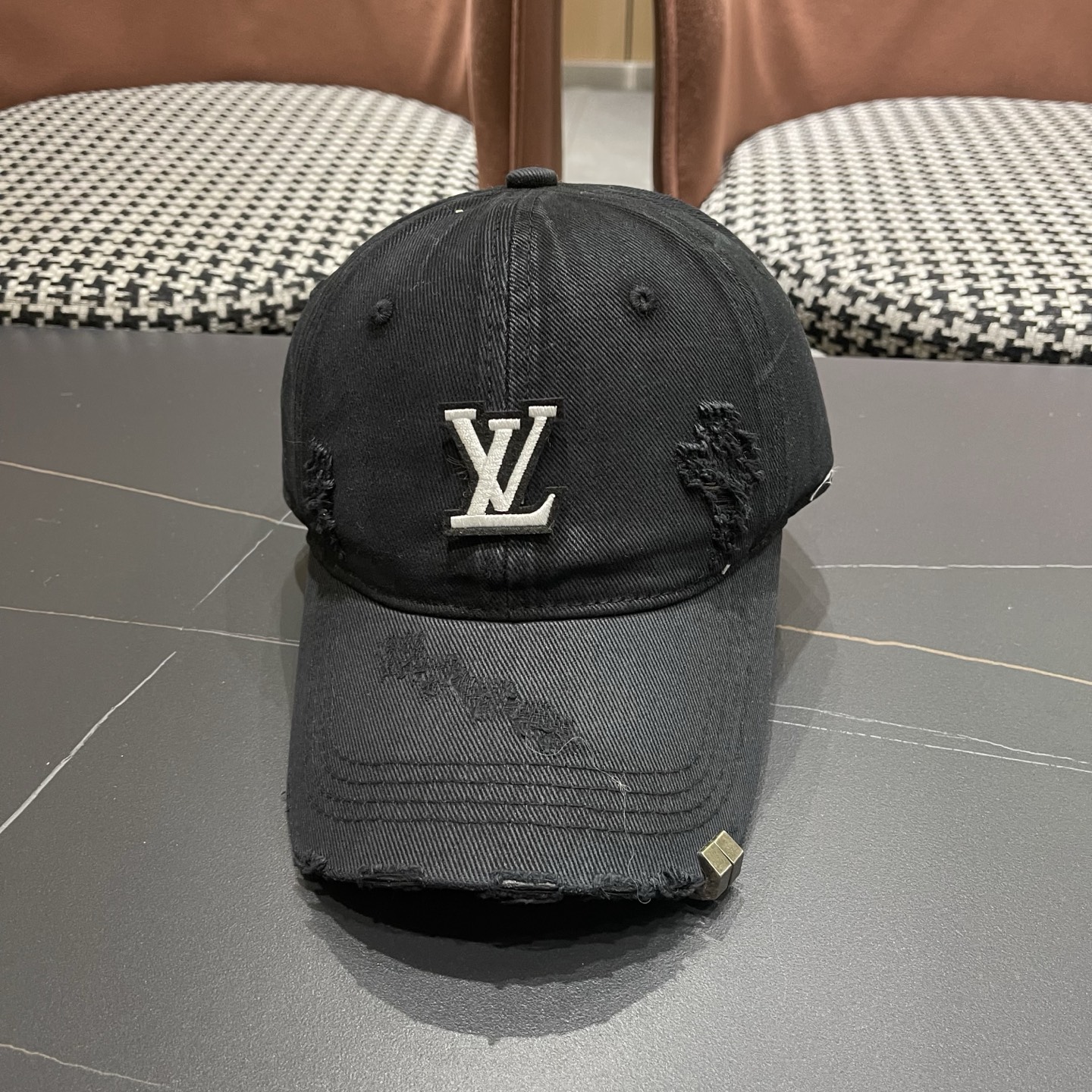 L V 路易威登 春夏新品棒球帽，logo经典简约，破洞时尚休闲设计 跑量新品