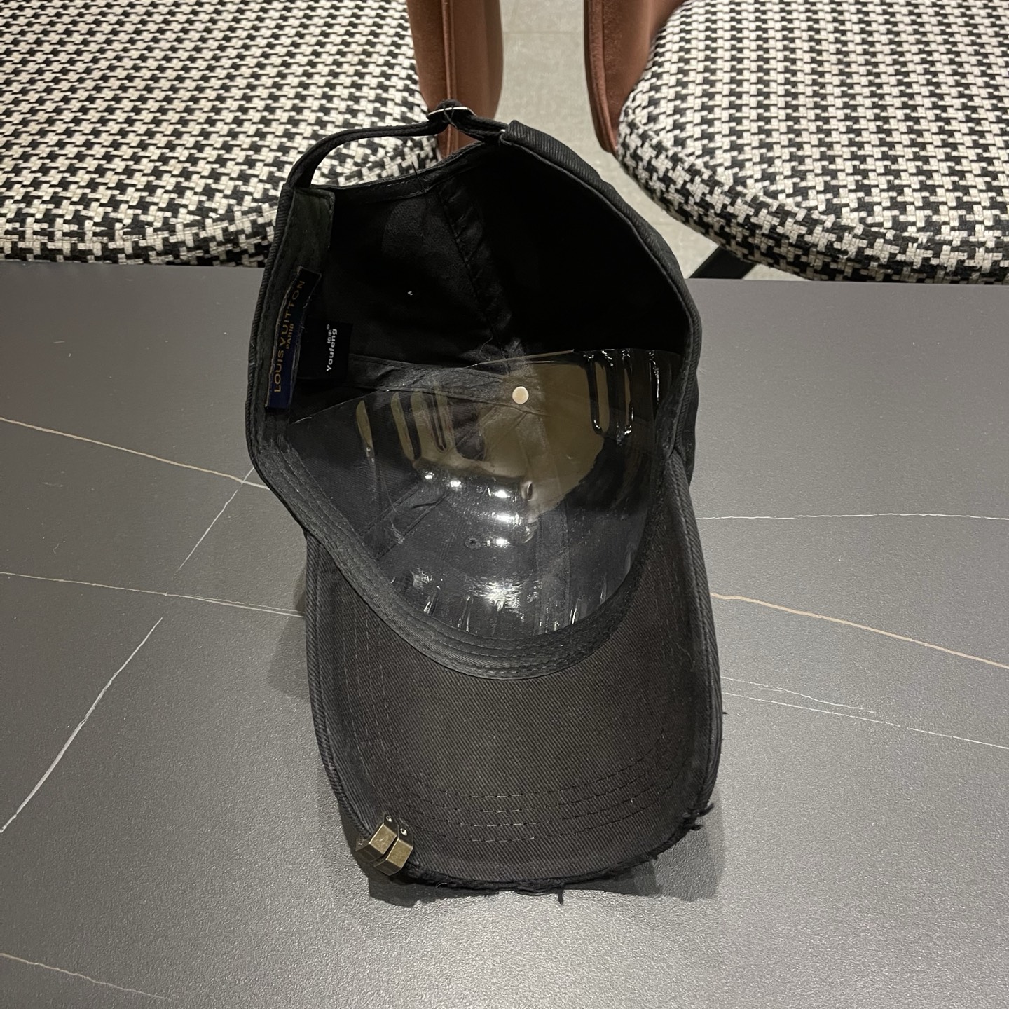 L V 路易威登 春夏新品棒球帽，logo经典简约，破洞时尚休闲设计 跑量新品