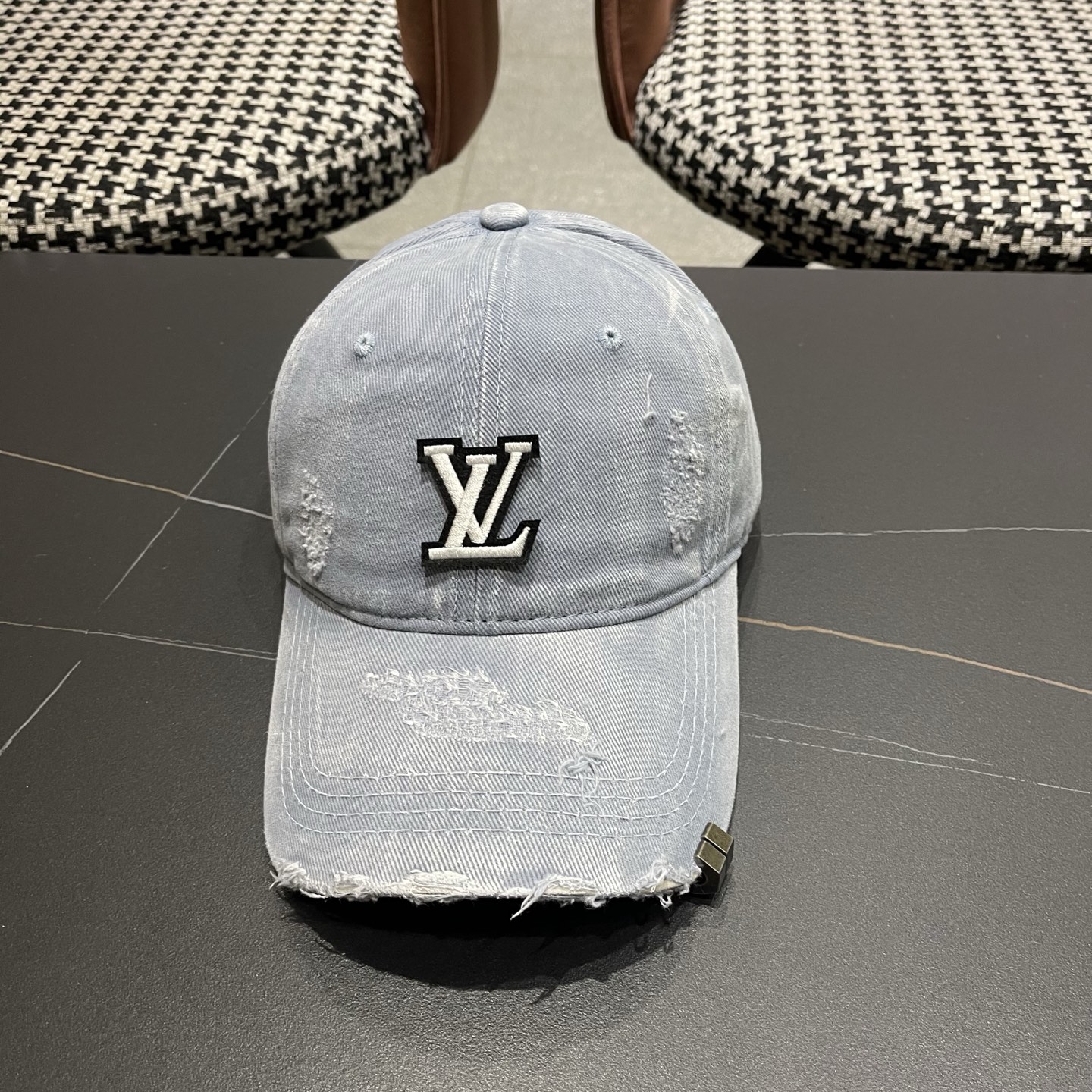 NO:704125,L V Louis Vuitton new spring and summer baseball caps, classic and simple logo, fashionable and casual design with holes, popular new products, bucket hats, baseball caps, knitted hats, bucket hats, baseball caps, knitted hats, hats, louis vuitton, espadrilles, hats19860909L V 路易威登 春夏新品棒球帽,logo经典简约,破洞时尚休闲设计 跑量新品 帽子渔夫帽棒球帽针织帽帽子渔夫帽棒球帽针织帽,帽子,louis vuitton,espadrilles,hats,hat
