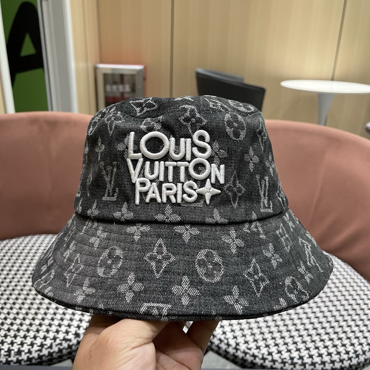 LV路易威登原单刺绣渔夫帽 轻盈透气。完美版型，男女适用
