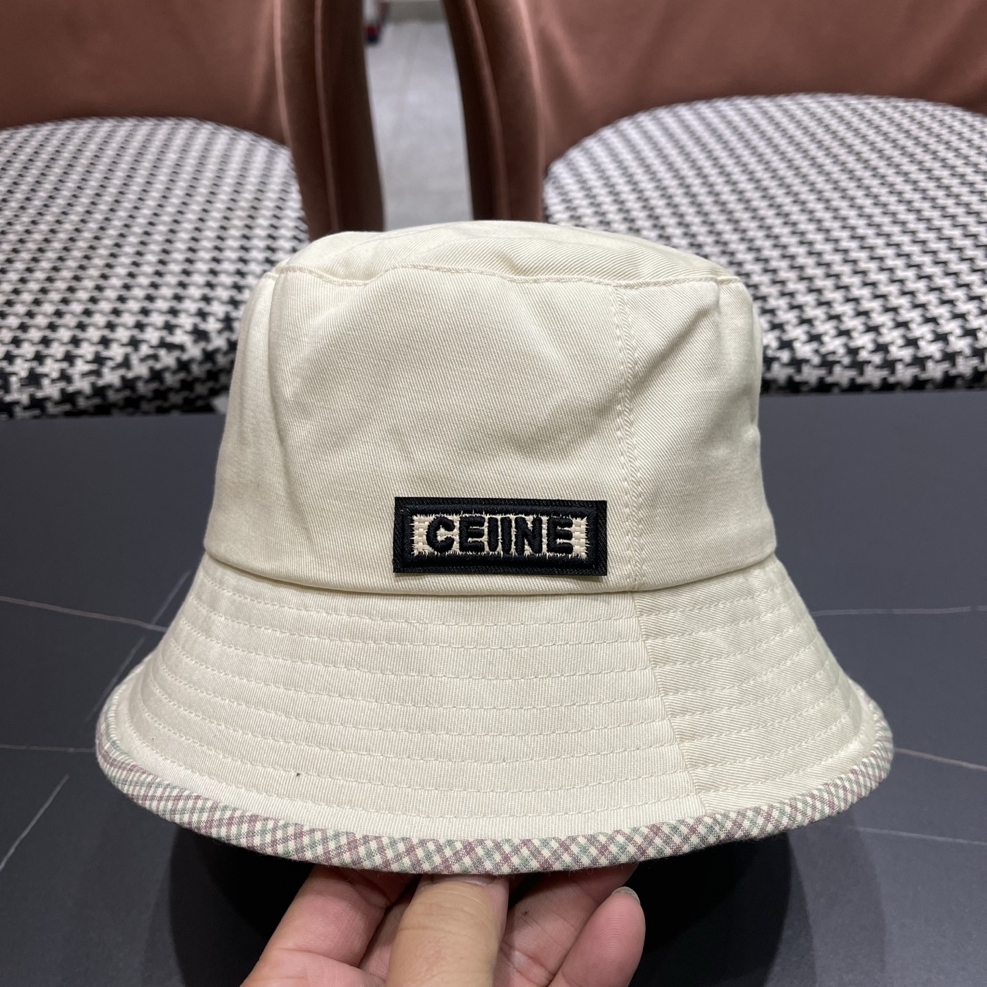 赛琳CELINE 新款渔夫帽，休闲大方，简约时尚，