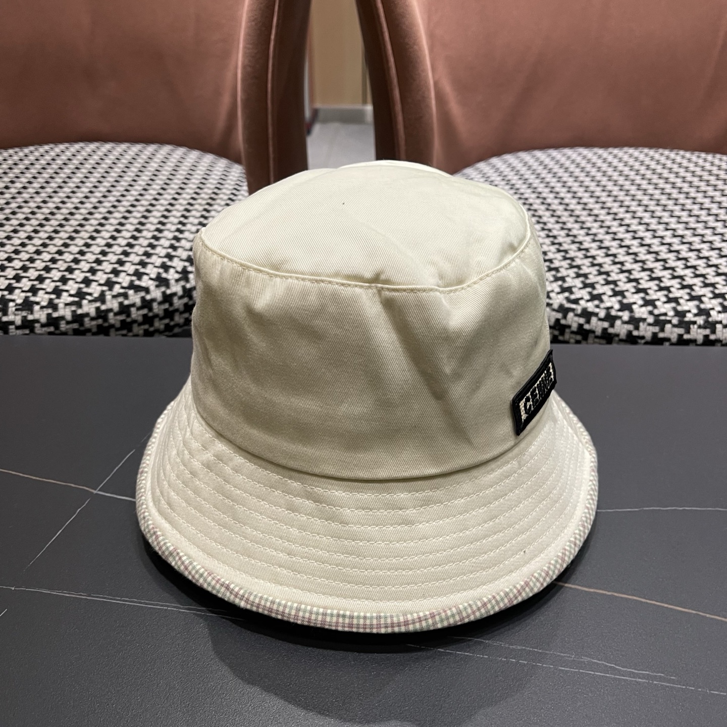 赛琳CELINE 新款渔夫帽，休闲大方，简约时尚，