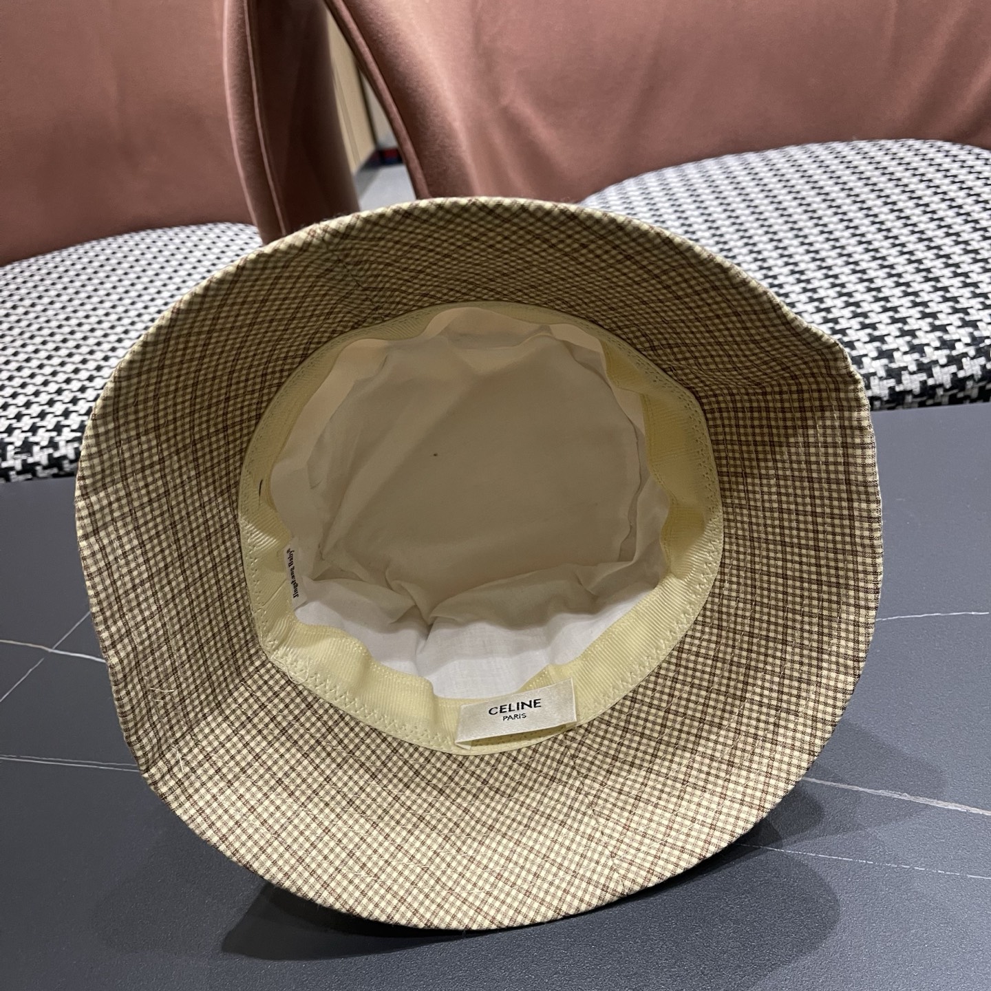 赛琳CELINE 新款渔夫帽，休闲大方，简约时尚，