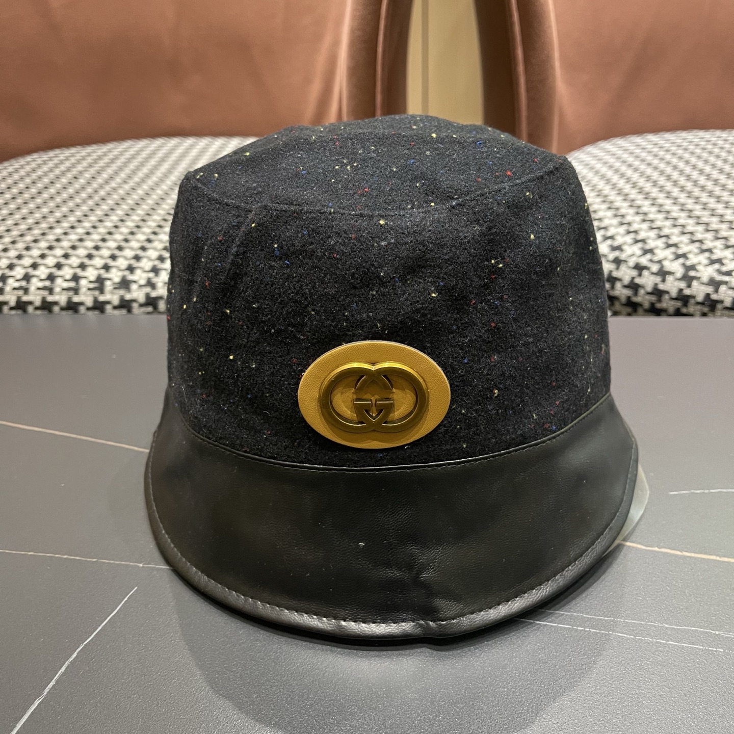 古奇GUCCI 秋新款渔夫帽， 工艺非常精美 高档大气上档次！低调奢华，方便携带！跑量