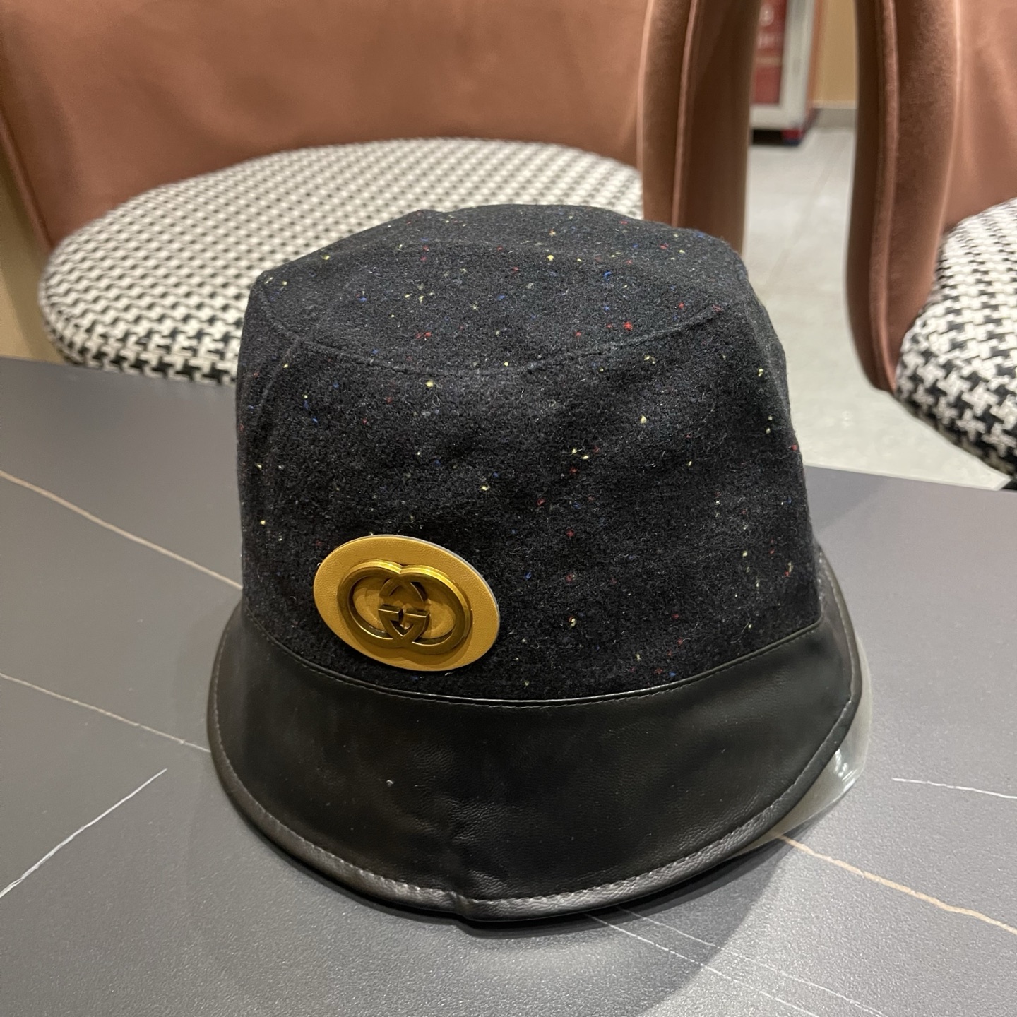 古奇GUCCI 秋新款渔夫帽， 工艺非常精美 高档大气上档次！低调奢华，方便携带！跑量