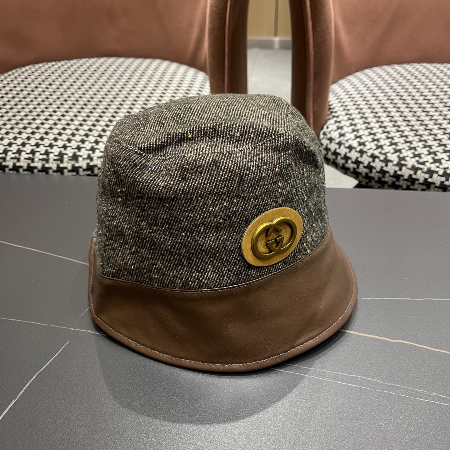 古奇GUCCI 秋新款渔夫帽， 工艺非常精美 高档大气上档次！低调奢华，方便携带！跑量
