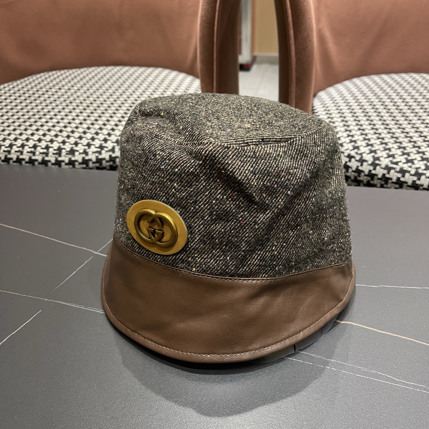 古奇GUCCI 秋新款渔夫帽， 工艺非常精美 高档大气上档次！低调奢华，方便携带！跑量